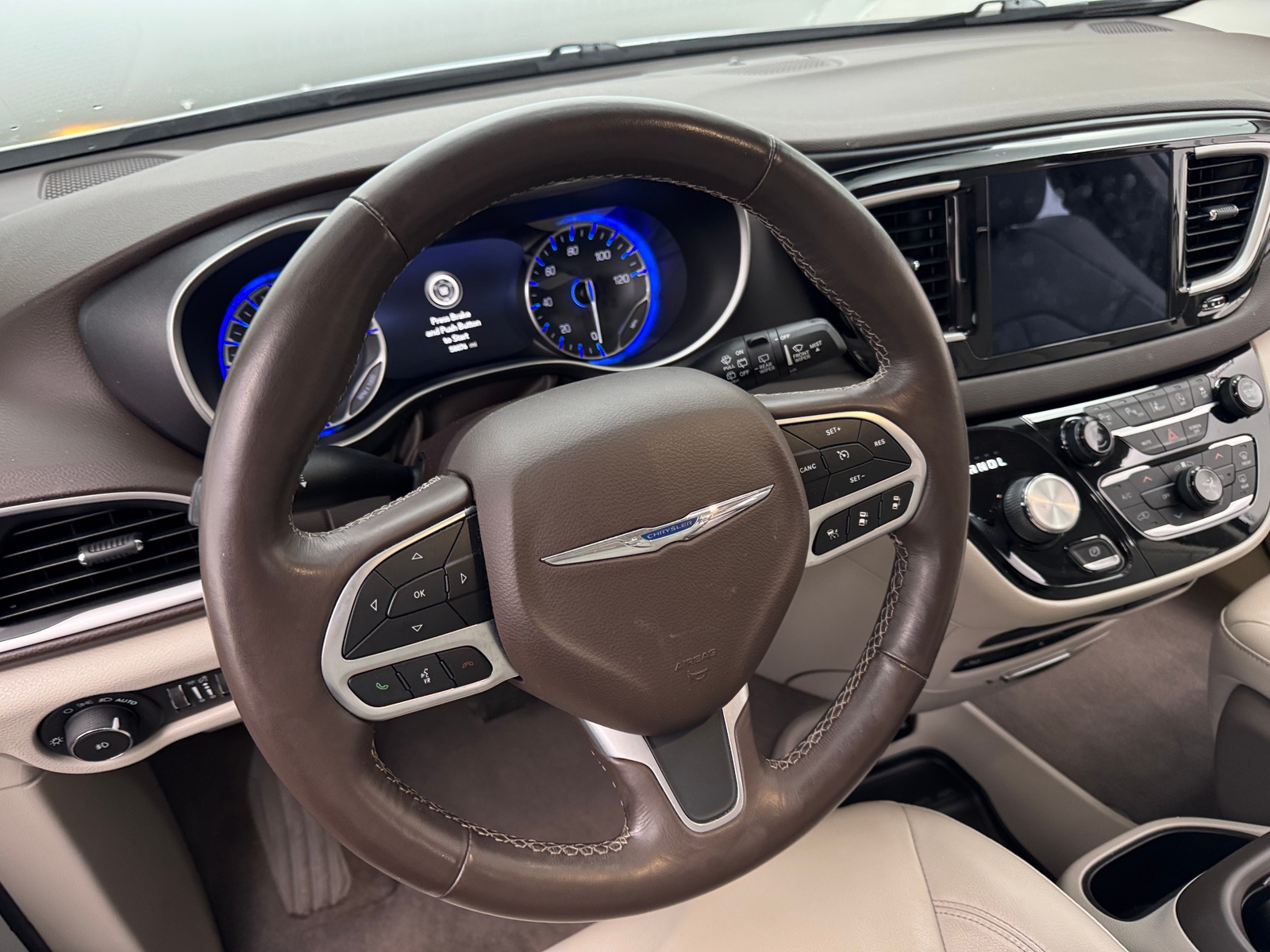 Thumbnail: 2020 Chrysler Pacifica - 4