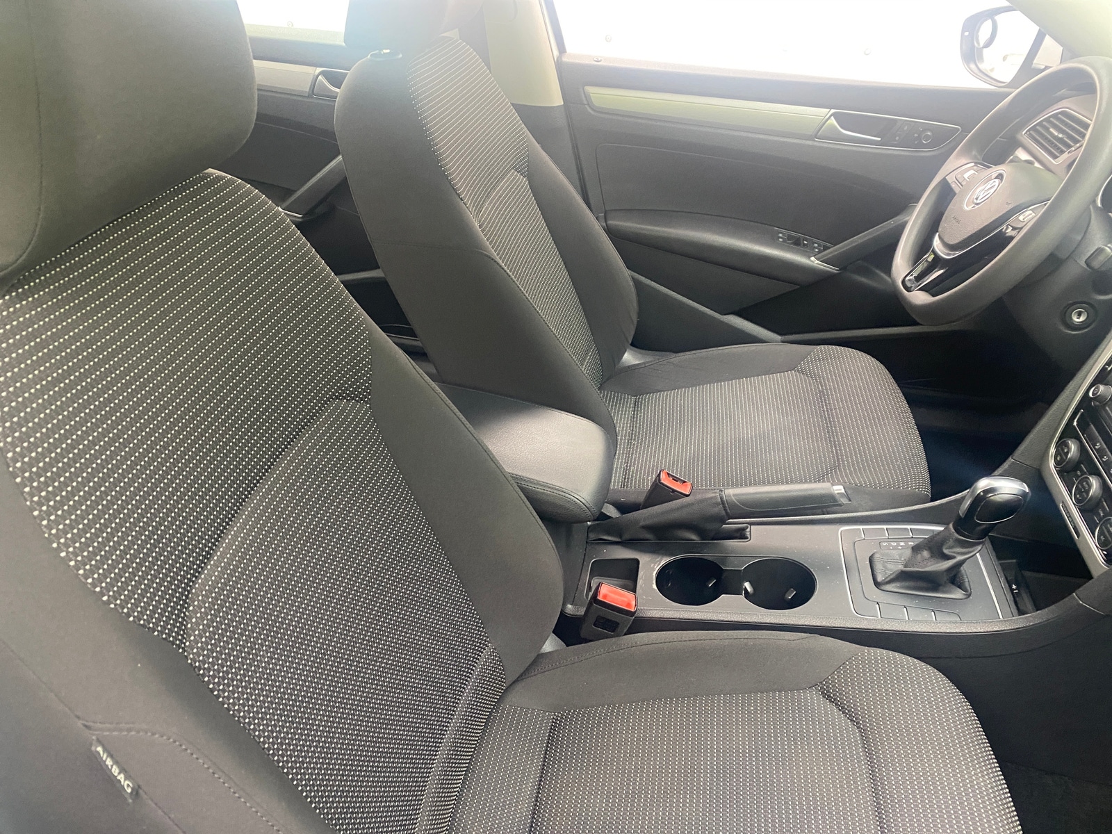 Thumbnail: 2016 Volkswagen Passat - 2