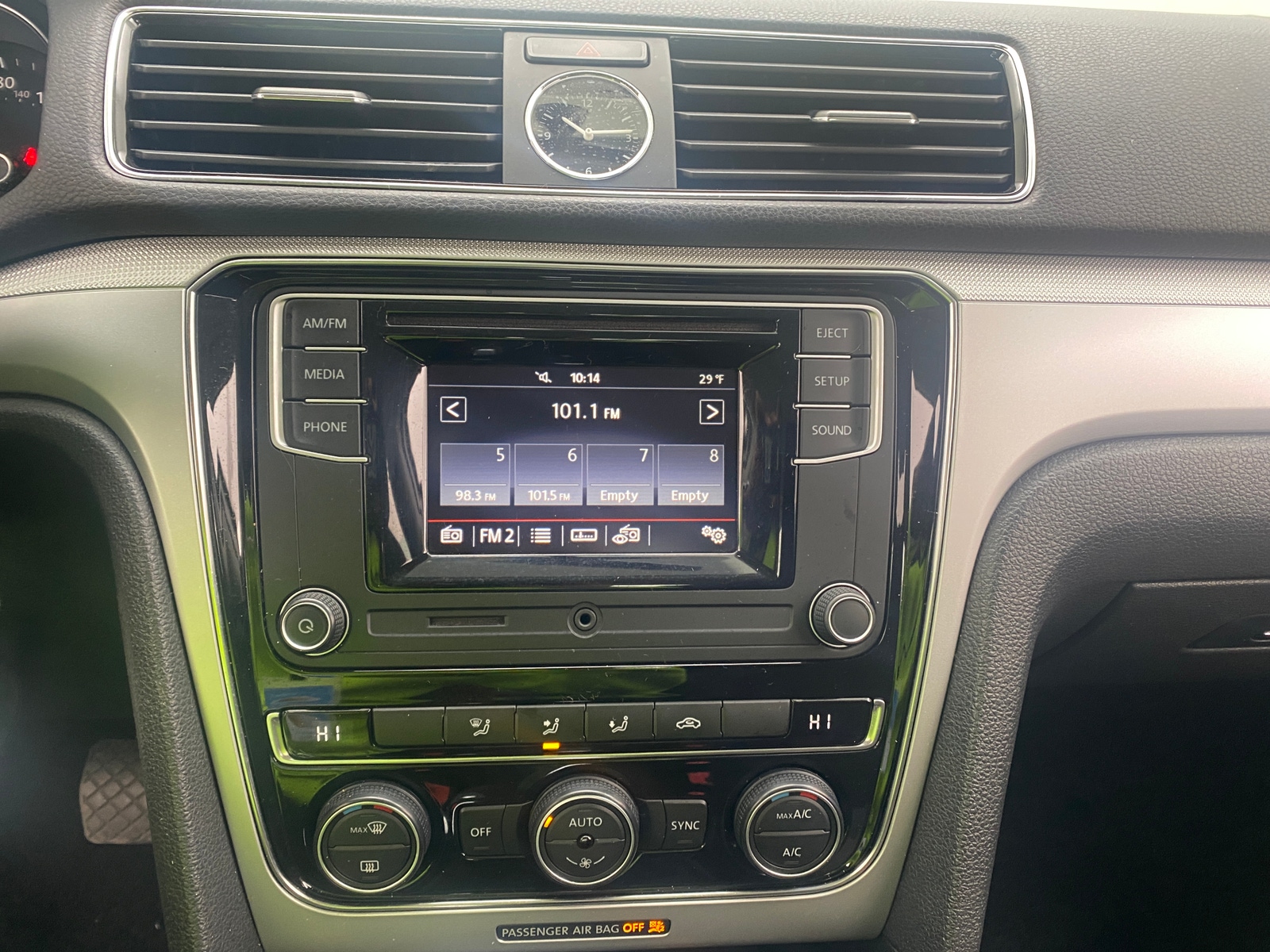 Thumbnail: 2016 Volkswagen Passat - 4