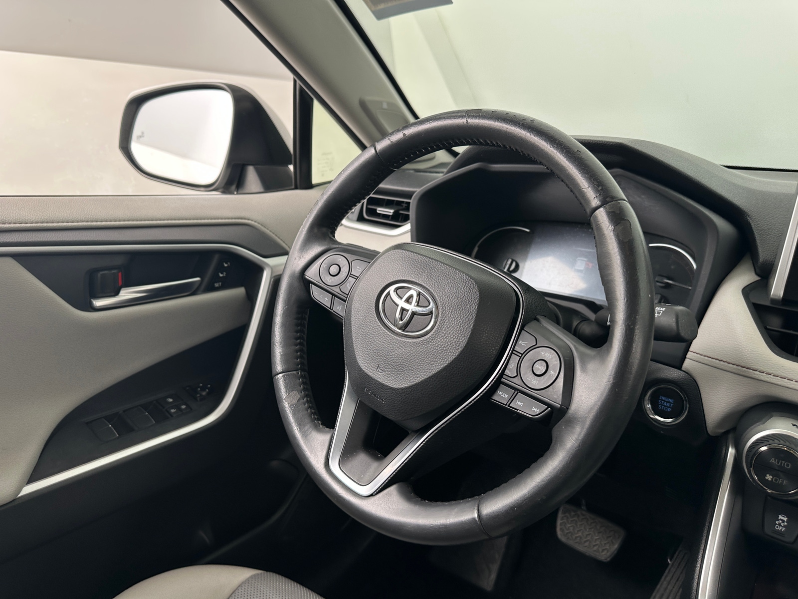 Thumbnail: 2021 Toyota RAV4 - 4