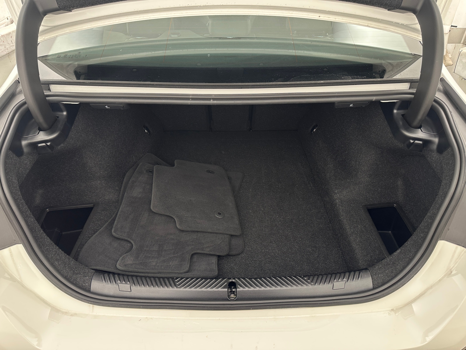 Thumbnail: 2026 BMW 5 Series - 6