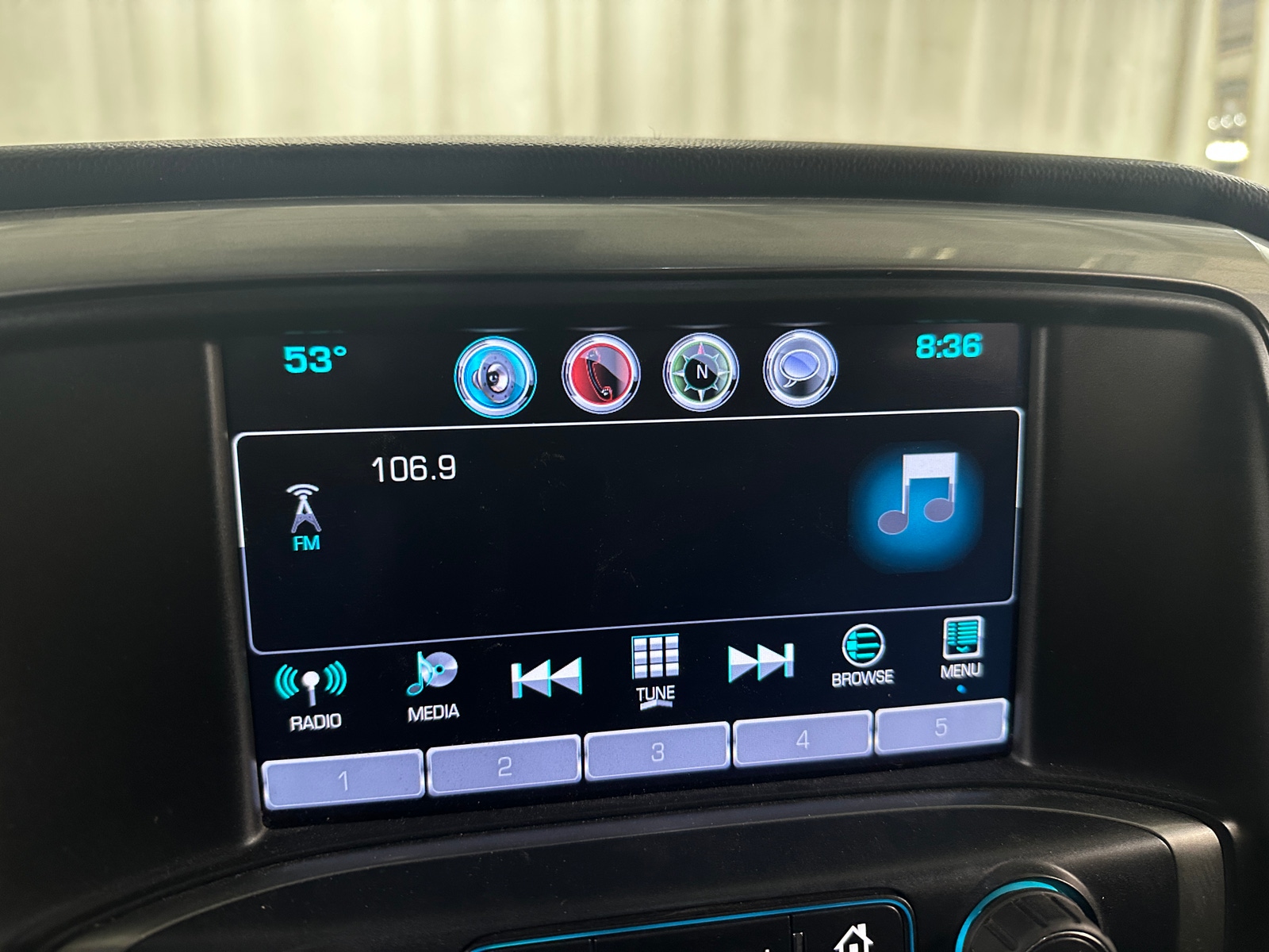 Thumbnail: 2016 Chevrolet Silverado 1500 - 4