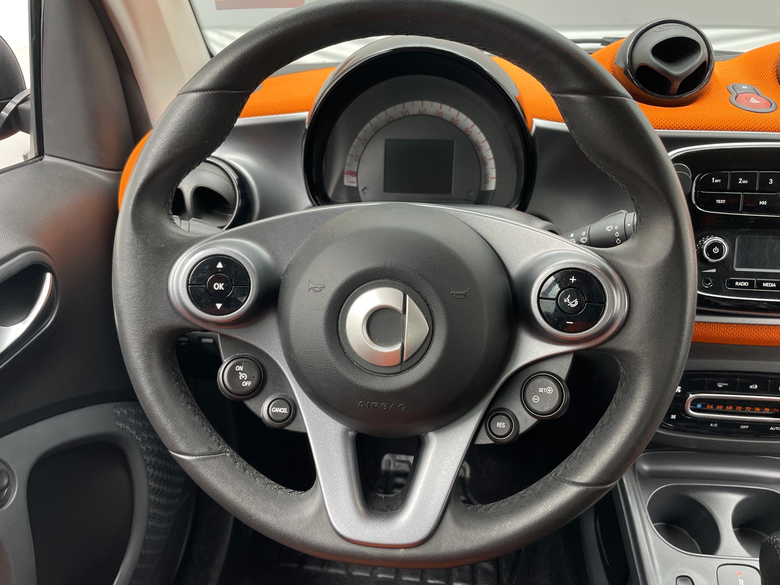 Thumbnail: 2017 smart fortwo - 5