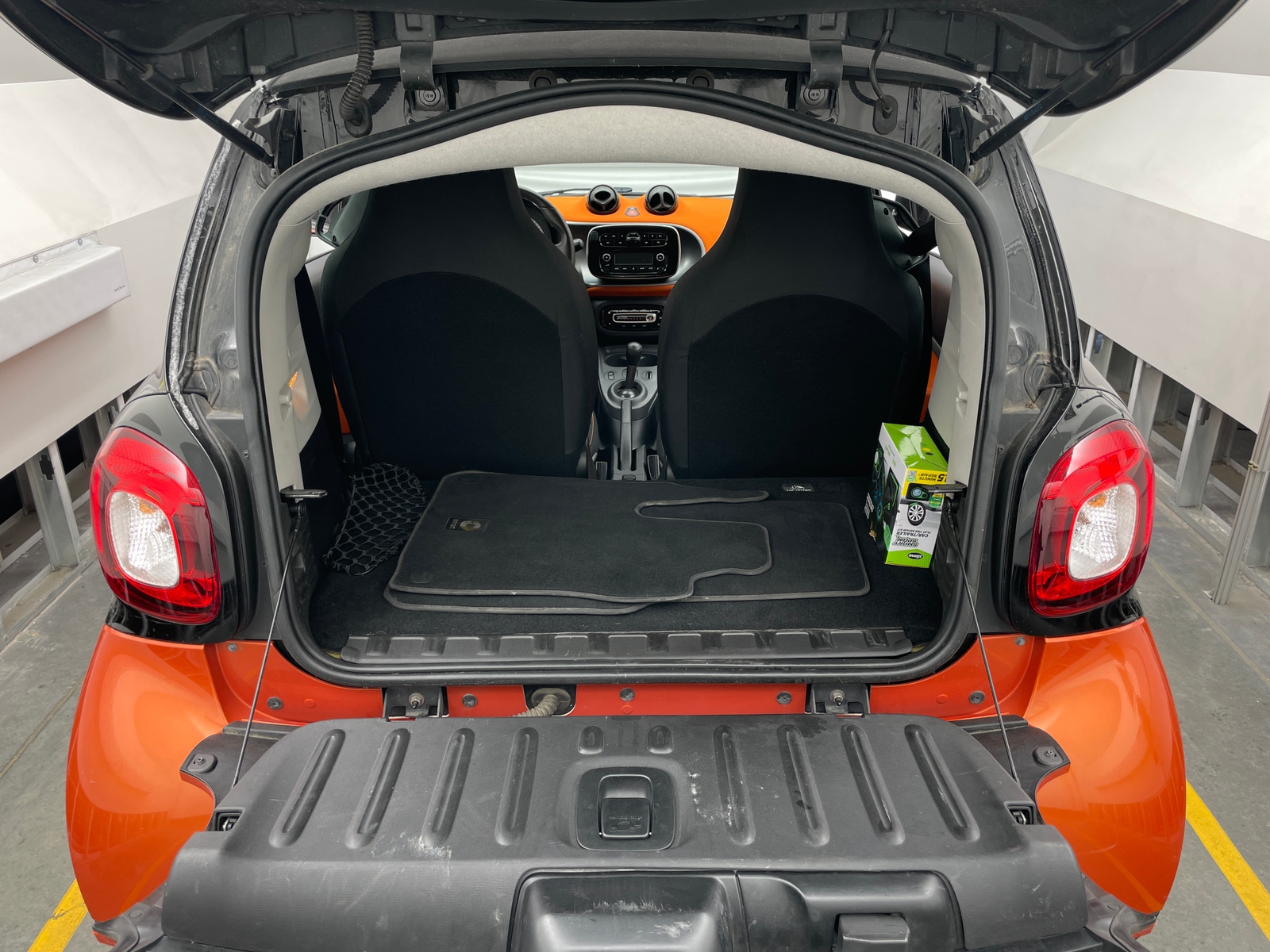 Thumbnail: 2017 smart fortwo - 6