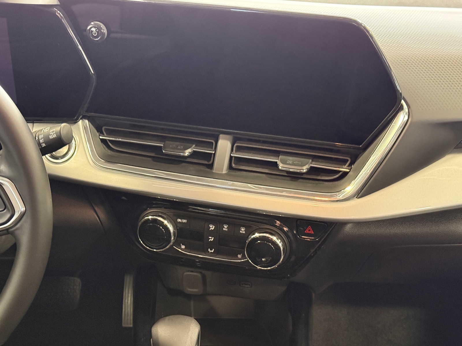 Thumbnail: 2025 Chevrolet Trax - 4