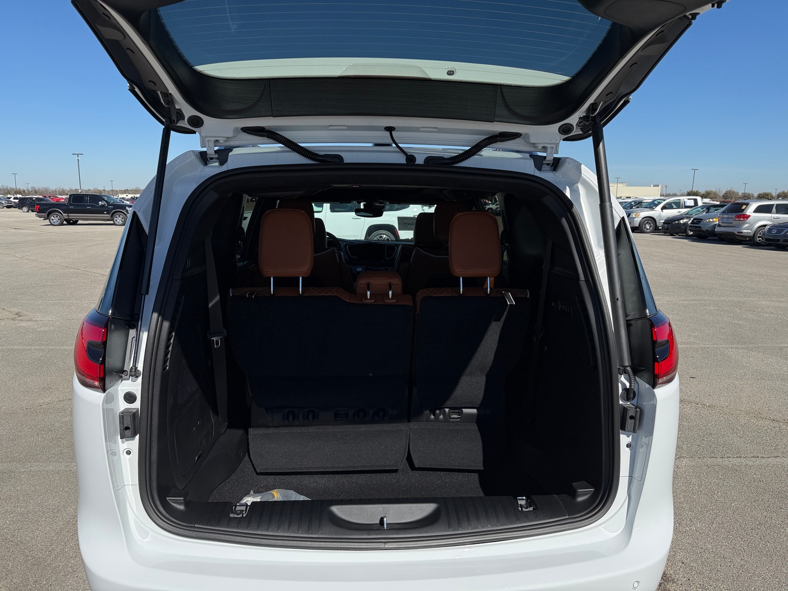 Thumbnail: 2026 Chrysler Pacifica - 6