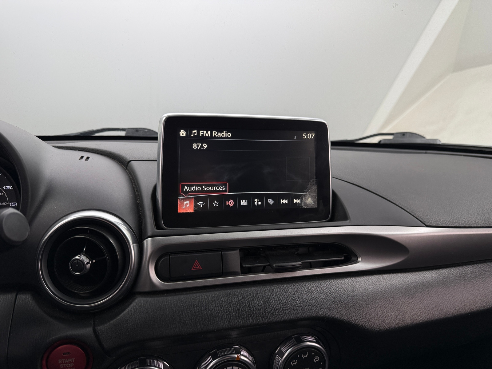 Thumbnail: 2017 Fiat 124 Spider - 4