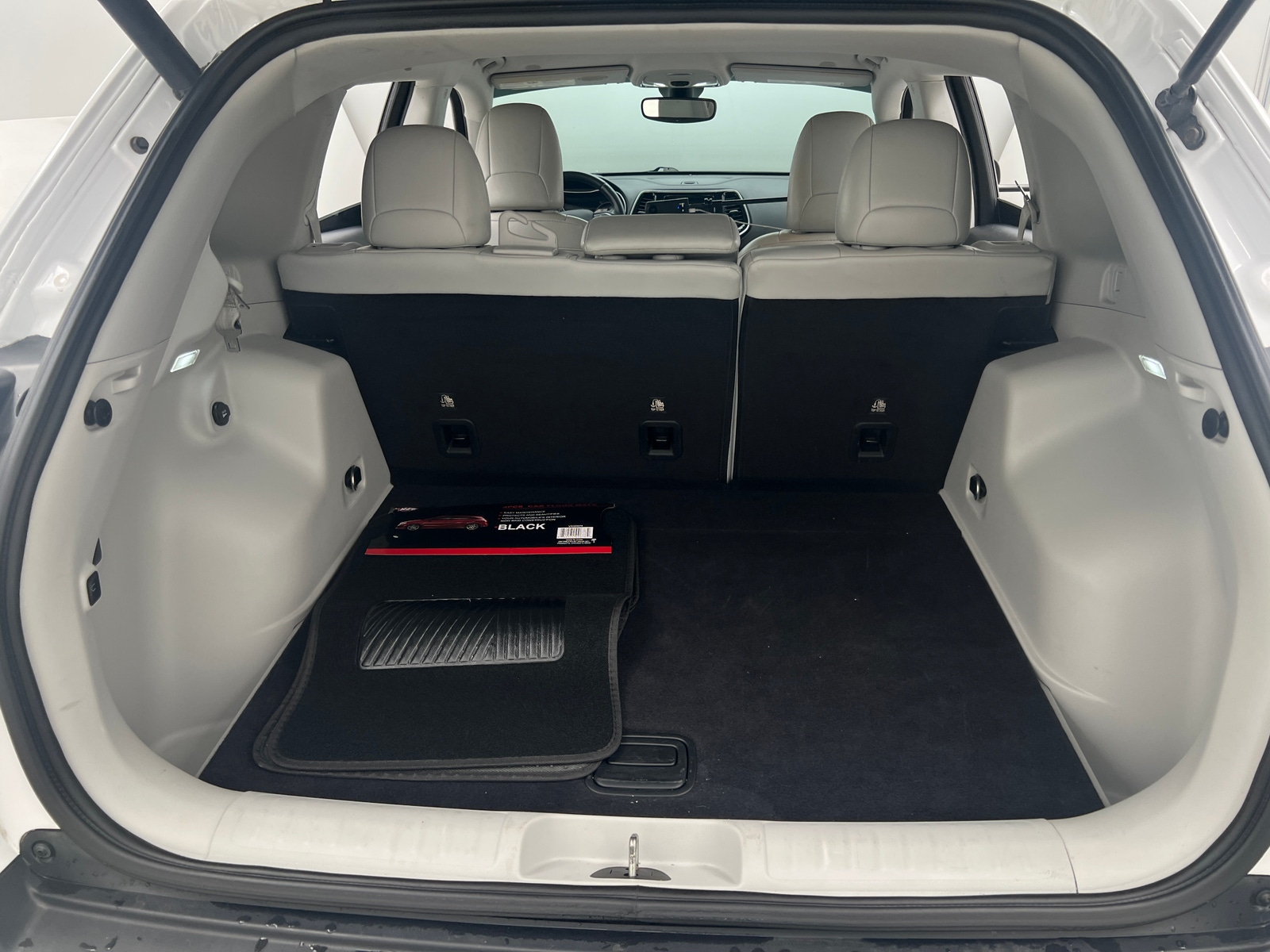 Thumbnail: 2019 Jeep Cherokee - 6