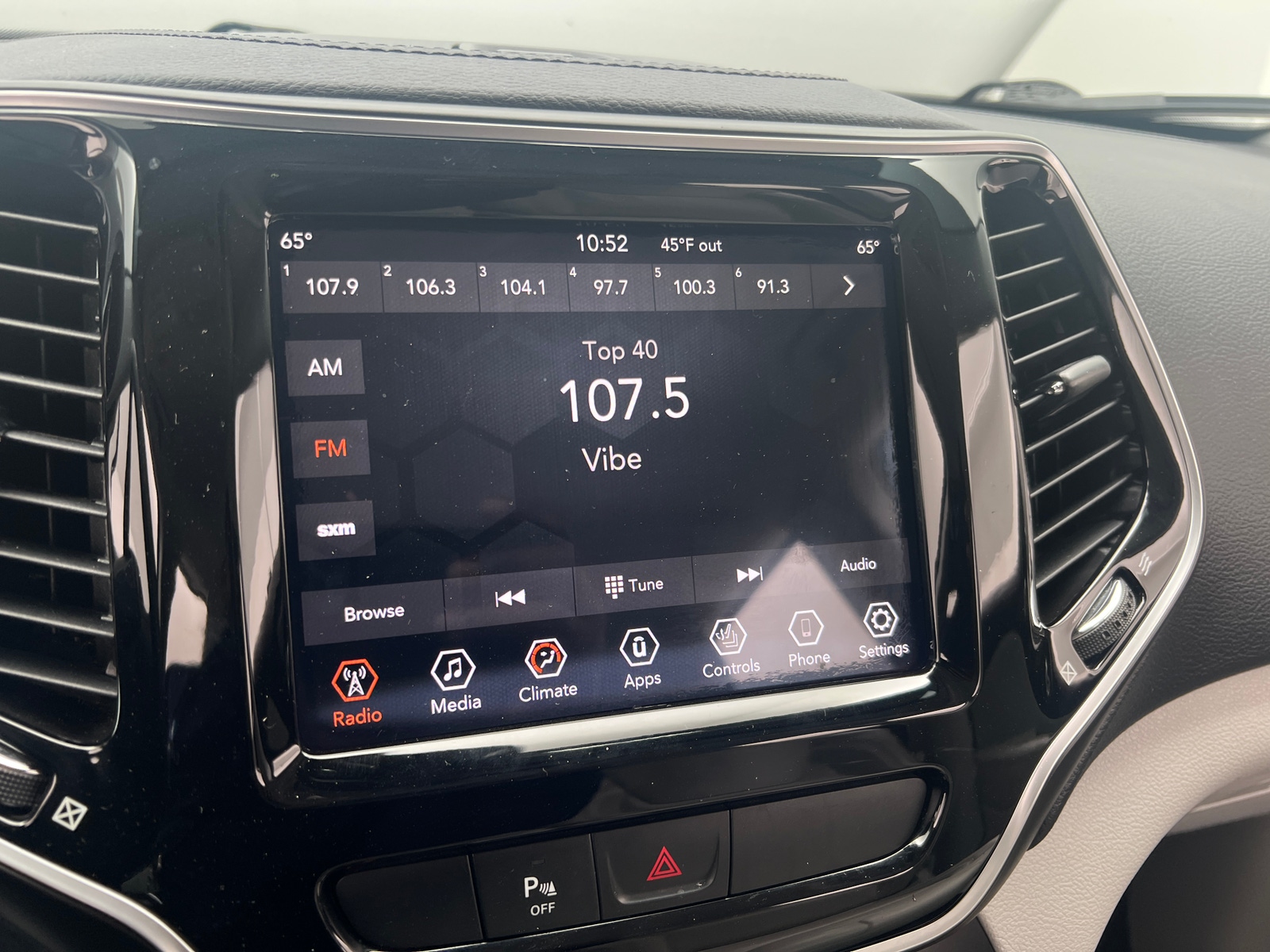 Thumbnail: 2019 Jeep Cherokee - 3