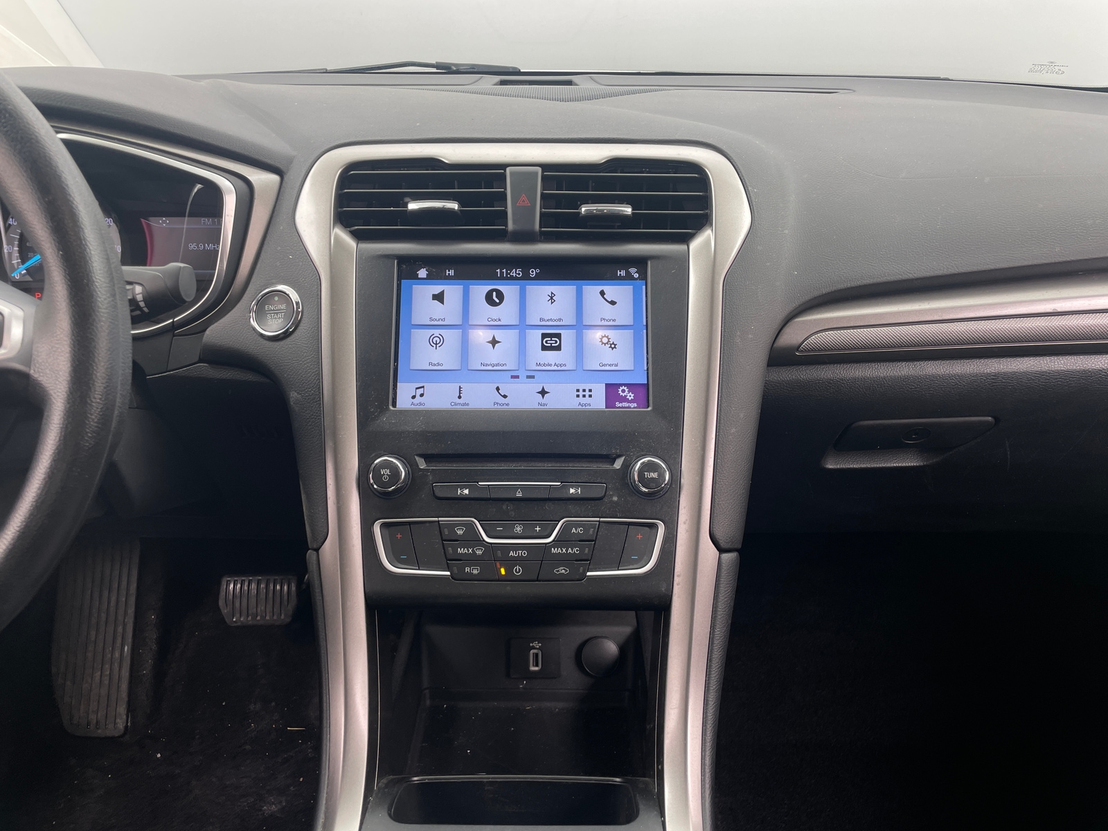 Thumbnail: 2017 Ford Fusion - 4