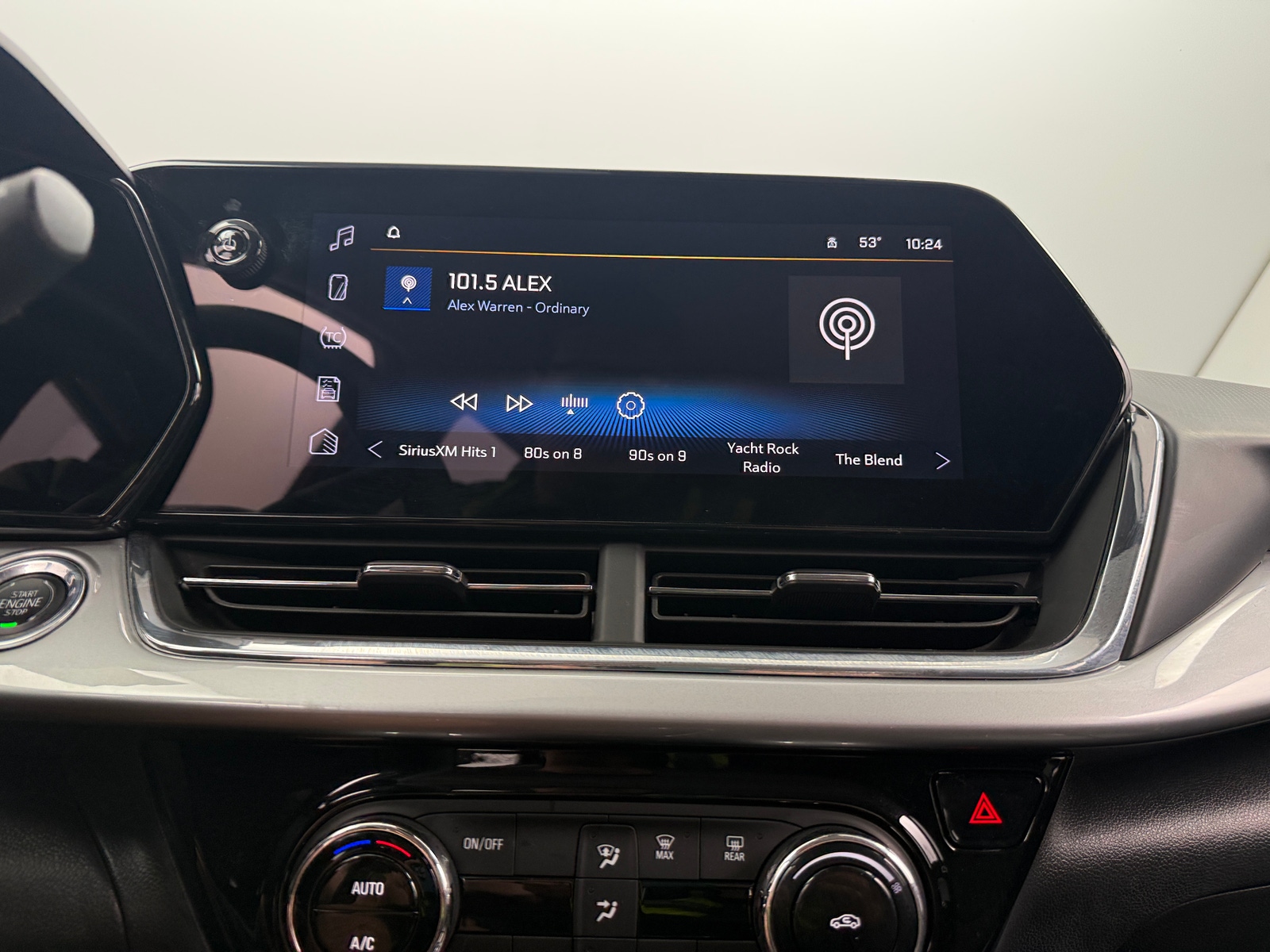 Thumbnail: 2025 Chevrolet Trax - 4