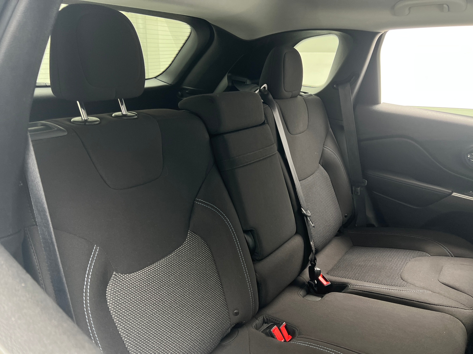 Thumbnail: 2019 Jeep Cherokee - 6