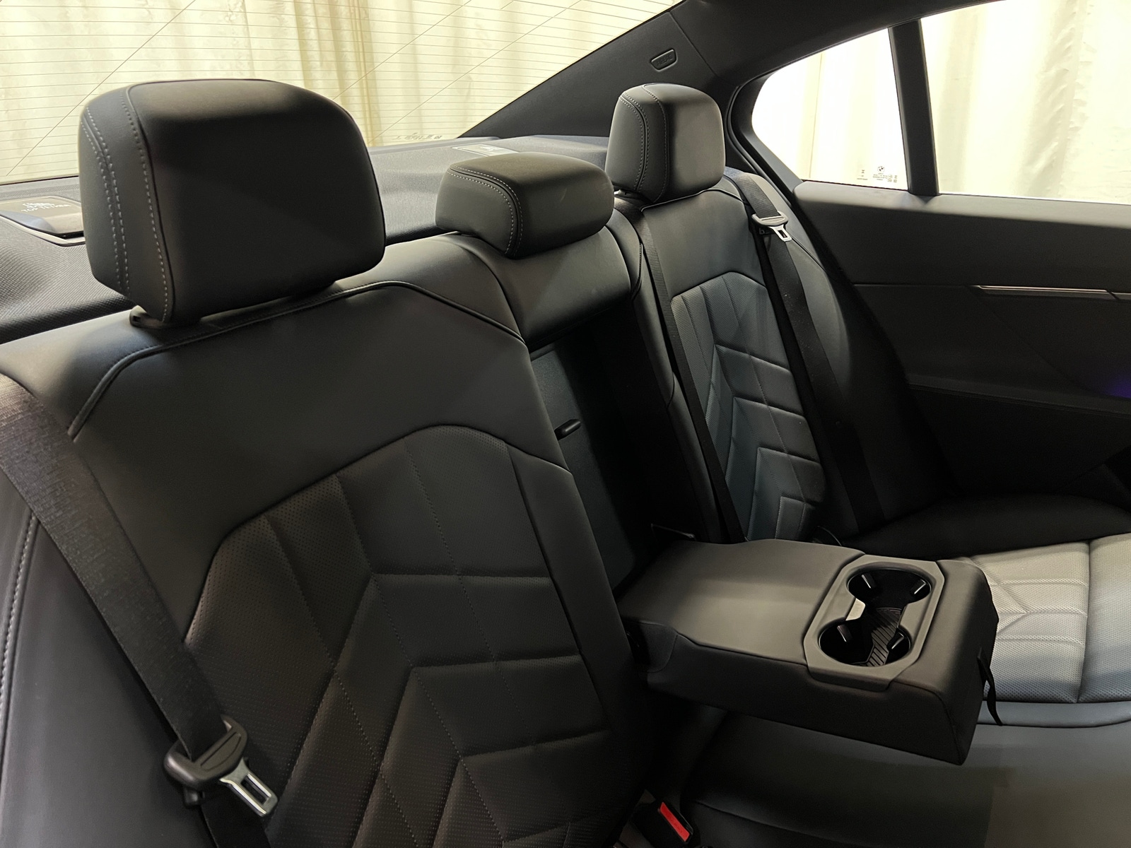 Thumbnail: 2026 BMW 5 Series - 5