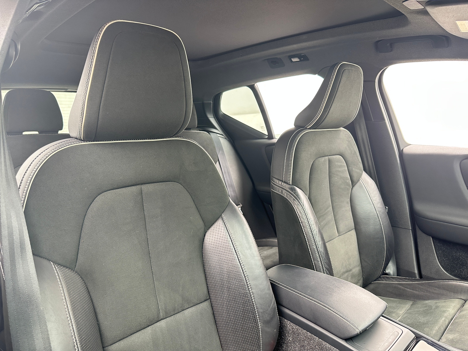 Thumbnail: 2021 Volvo XC40 - 2