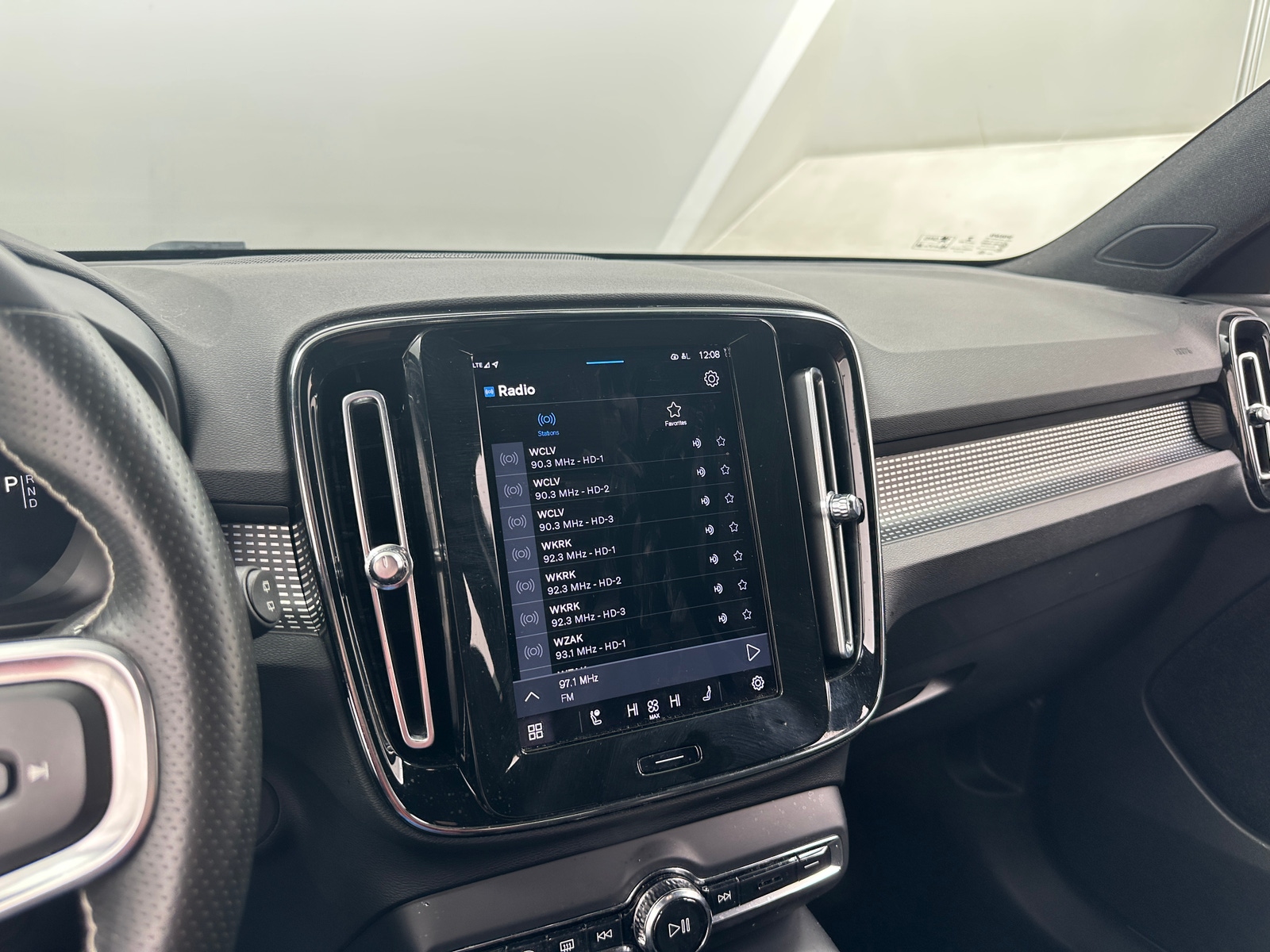 Thumbnail: 2021 Volvo XC40 - 4