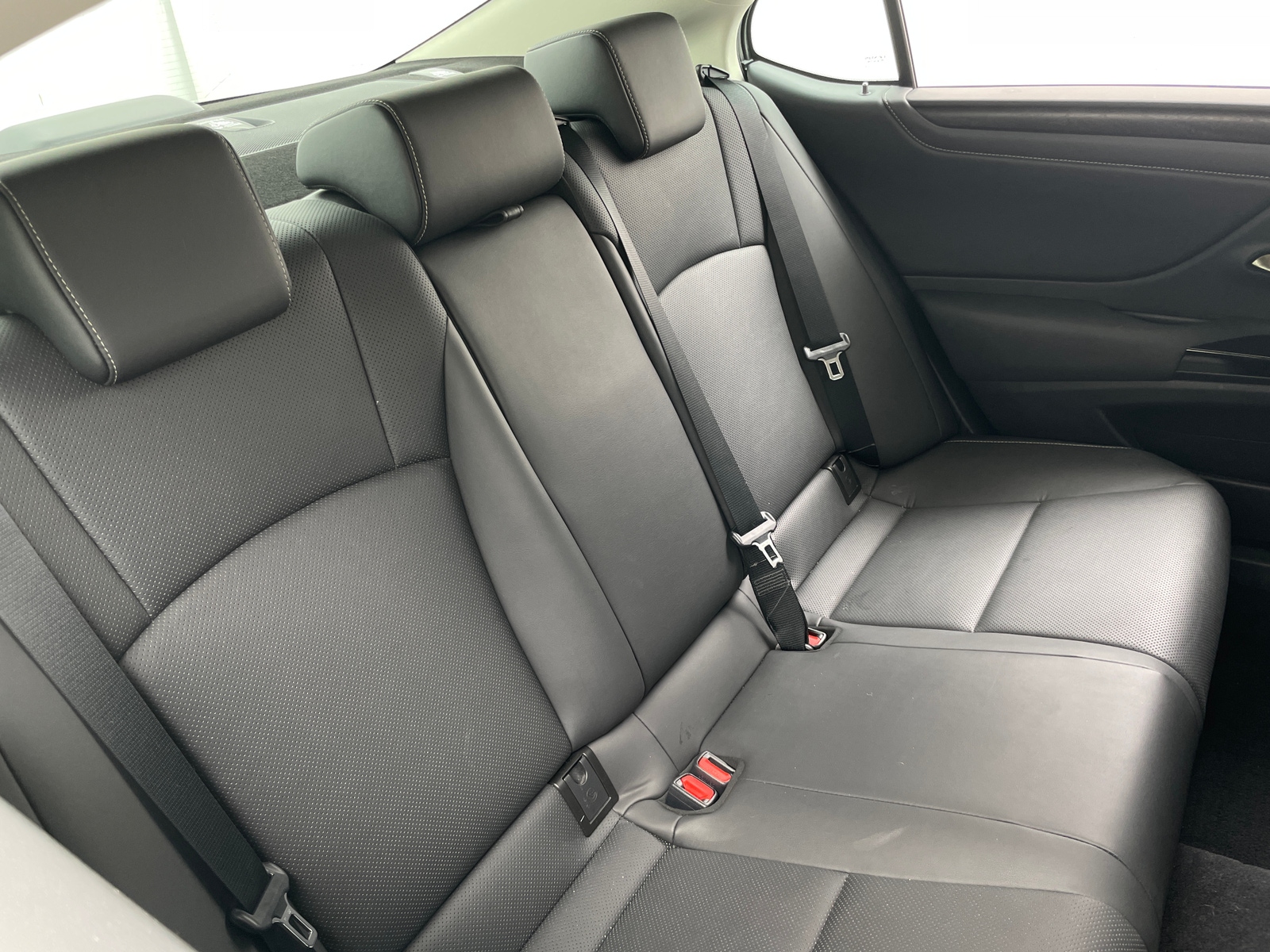 Thumbnail: 2022 Lexus ES - 5