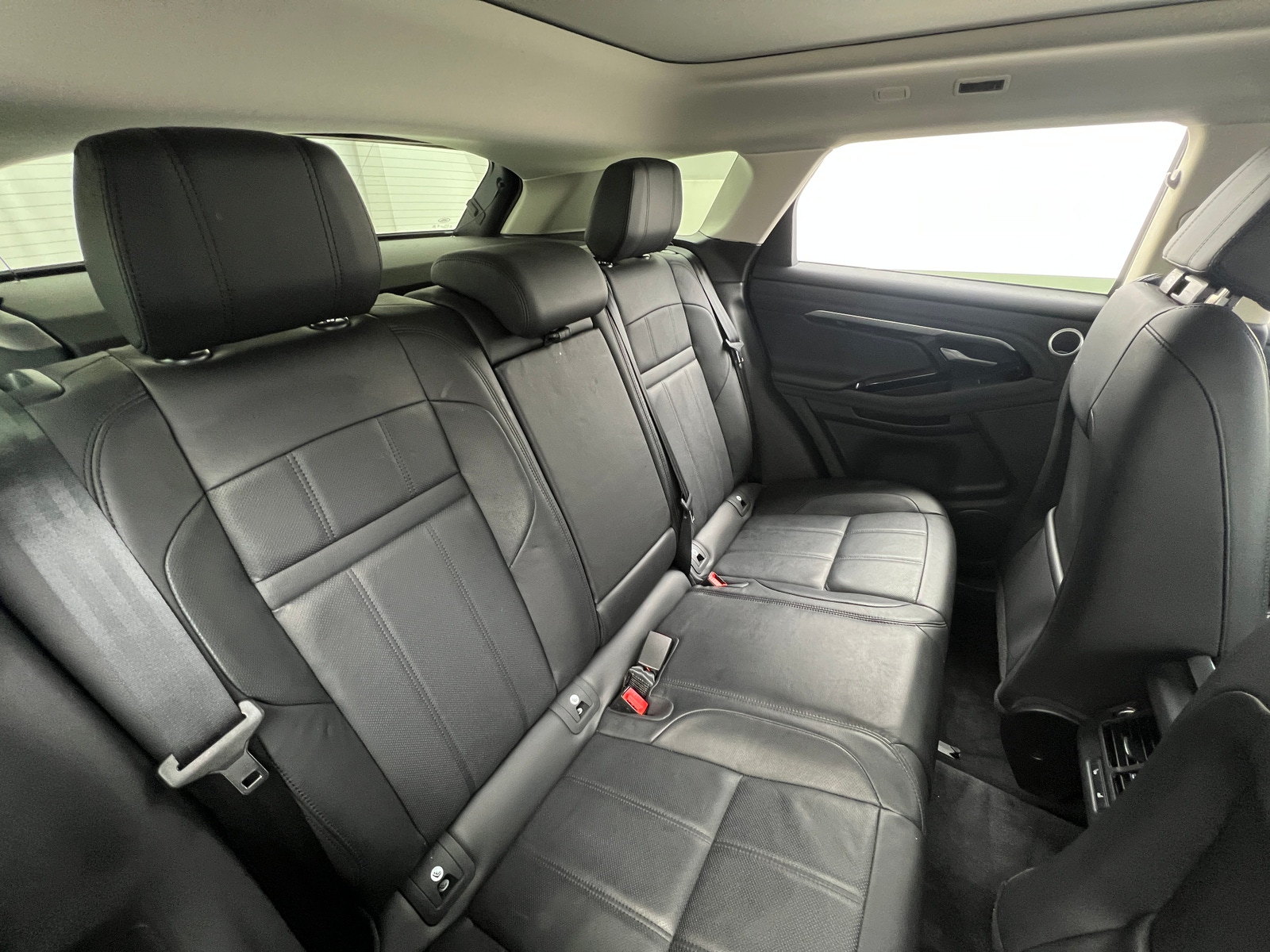 Thumbnail: 2020 Land Rover Range Rover Evoque - 5