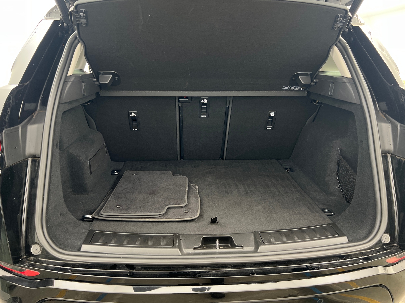 Thumbnail: 2020 Land Rover Range Rover Evoque - 6