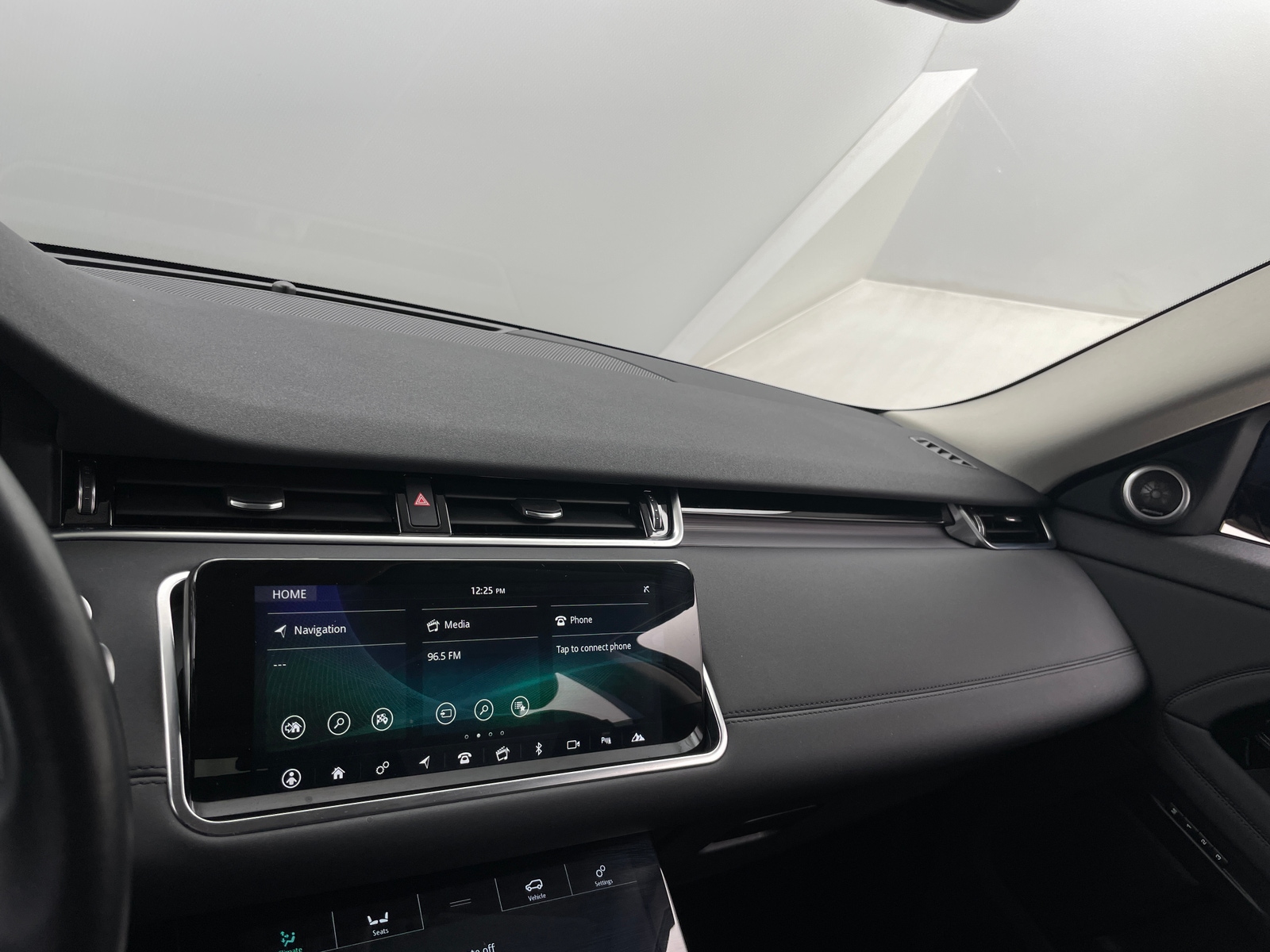 Thumbnail: 2020 Land Rover Range Rover Evoque - 3