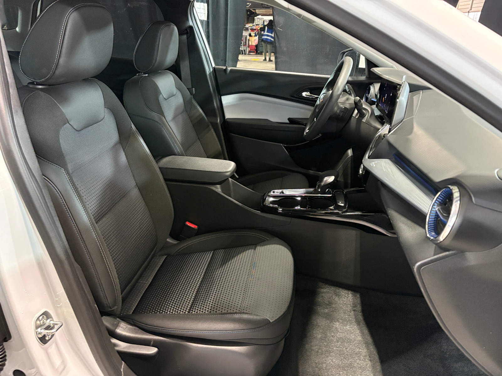 Thumbnail: 2025 Chevrolet Trax - 2