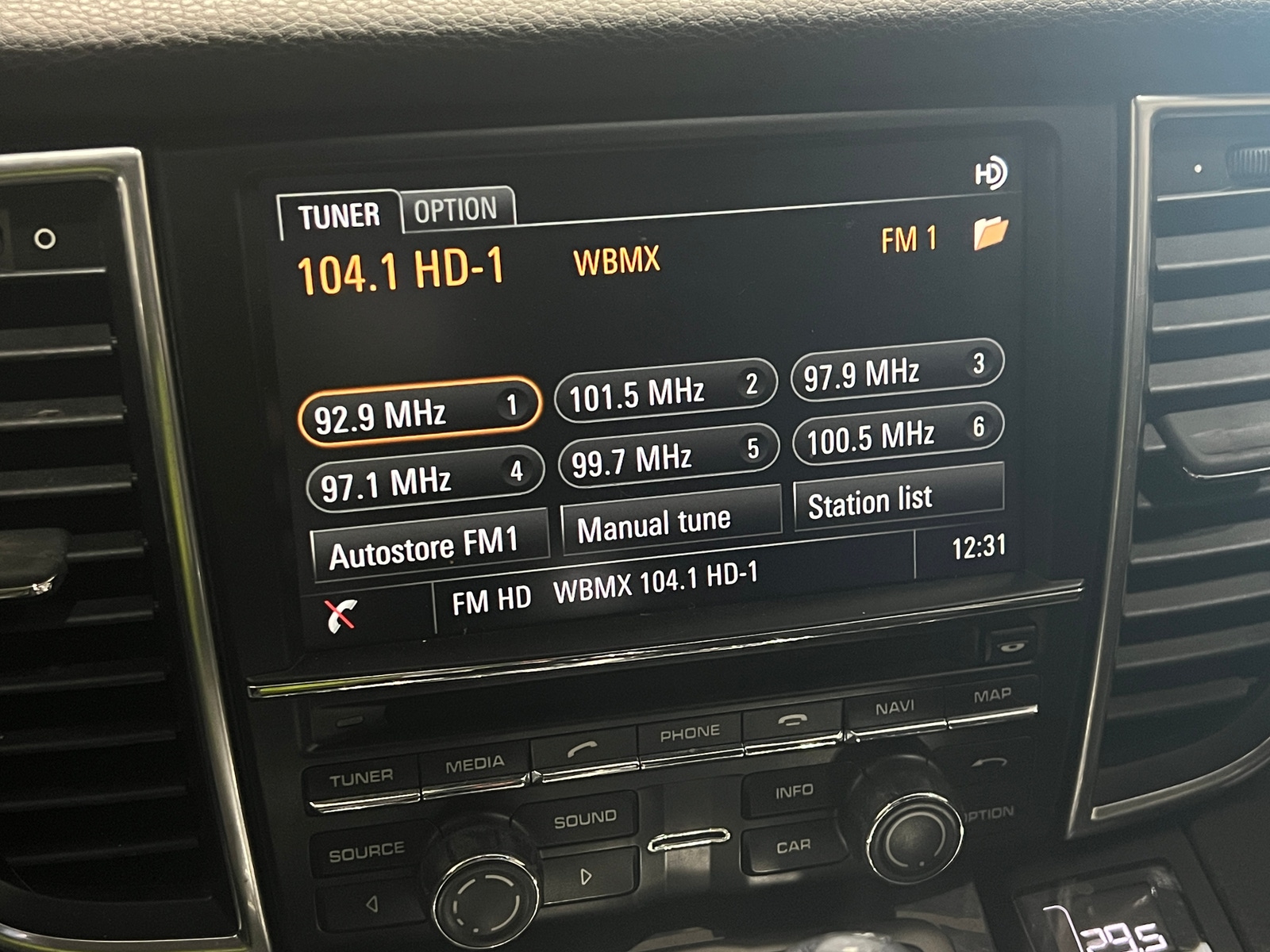 Thumbnail: 2015 Porsche Panamera - 3