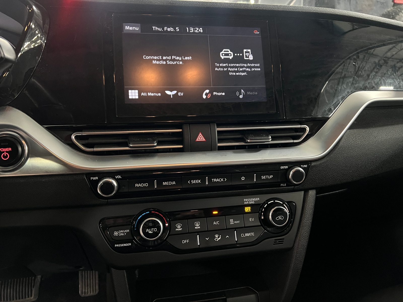 Thumbnail: 2021 Kia Niro - 4