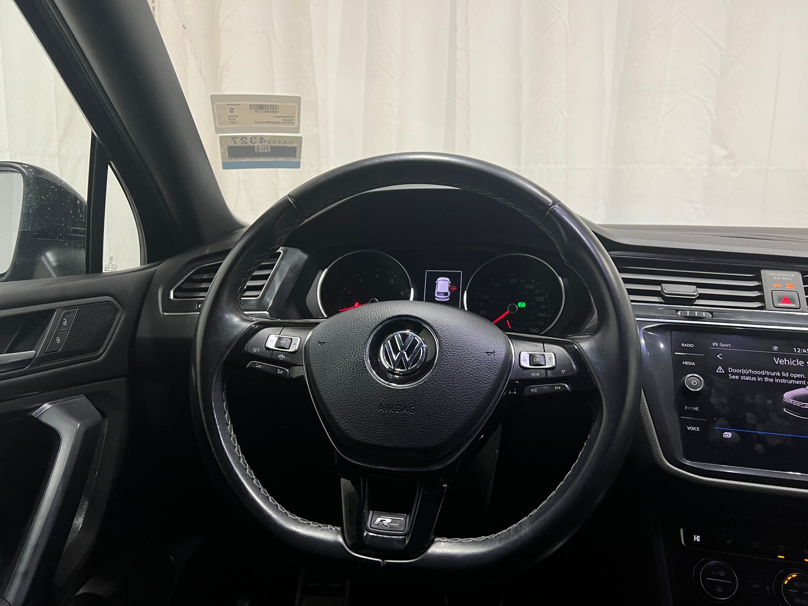 Thumbnail: 2021 Volkswagen Tiguan - 4