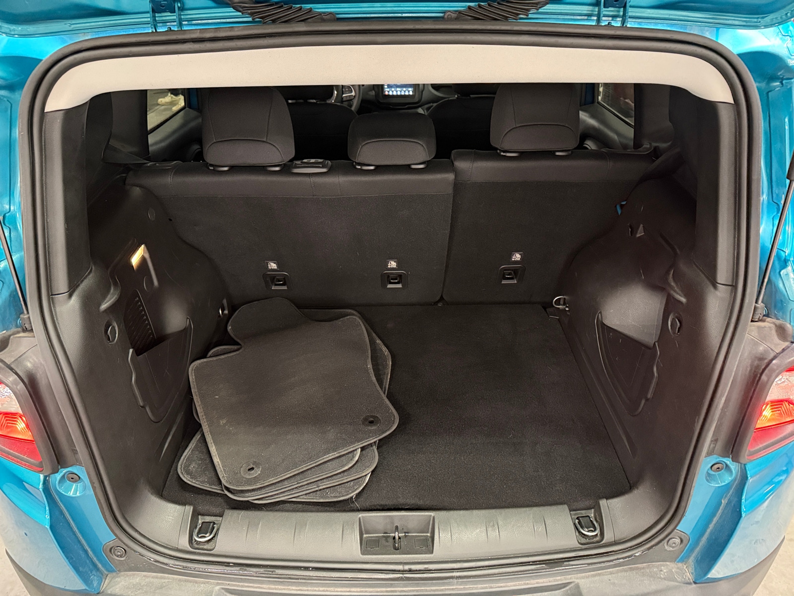 Thumbnail: 2021 Jeep Renegade - 7