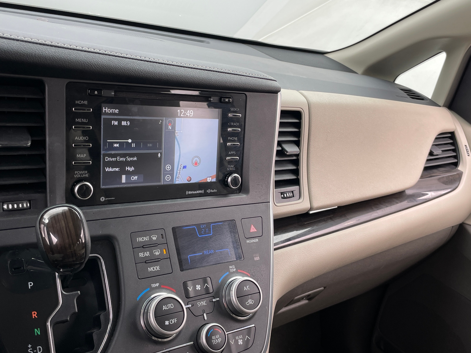 Thumbnail: 2019 Toyota Sienna - 3