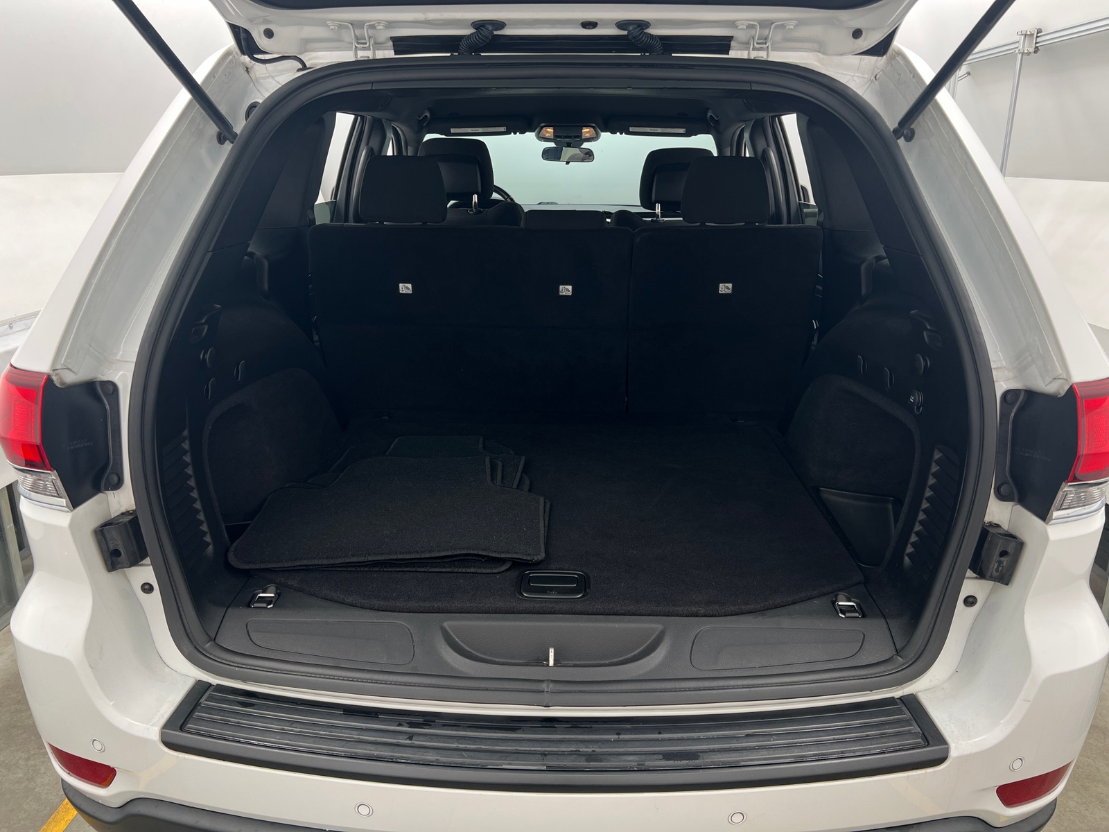 Thumbnail: 2020 Jeep Grand Cherokee - 7