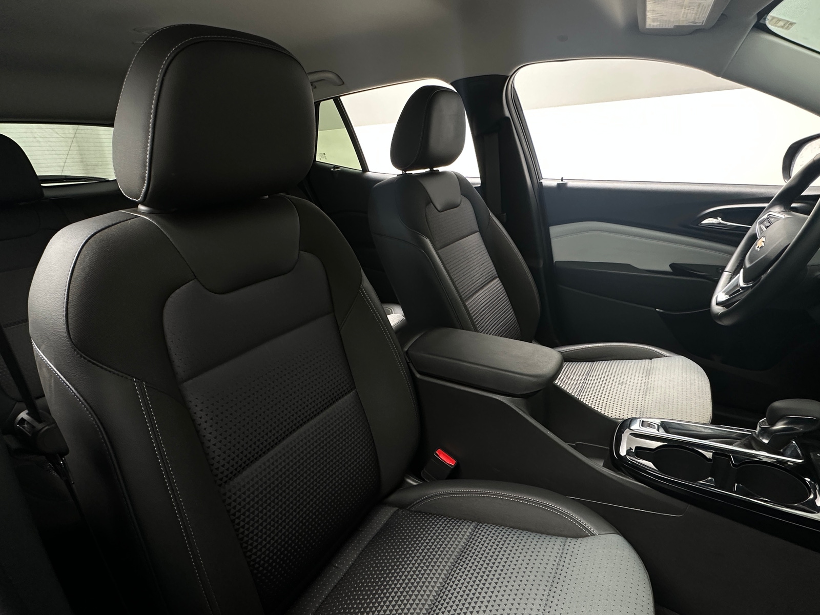 Thumbnail: 2025 Chevrolet Trax - 2