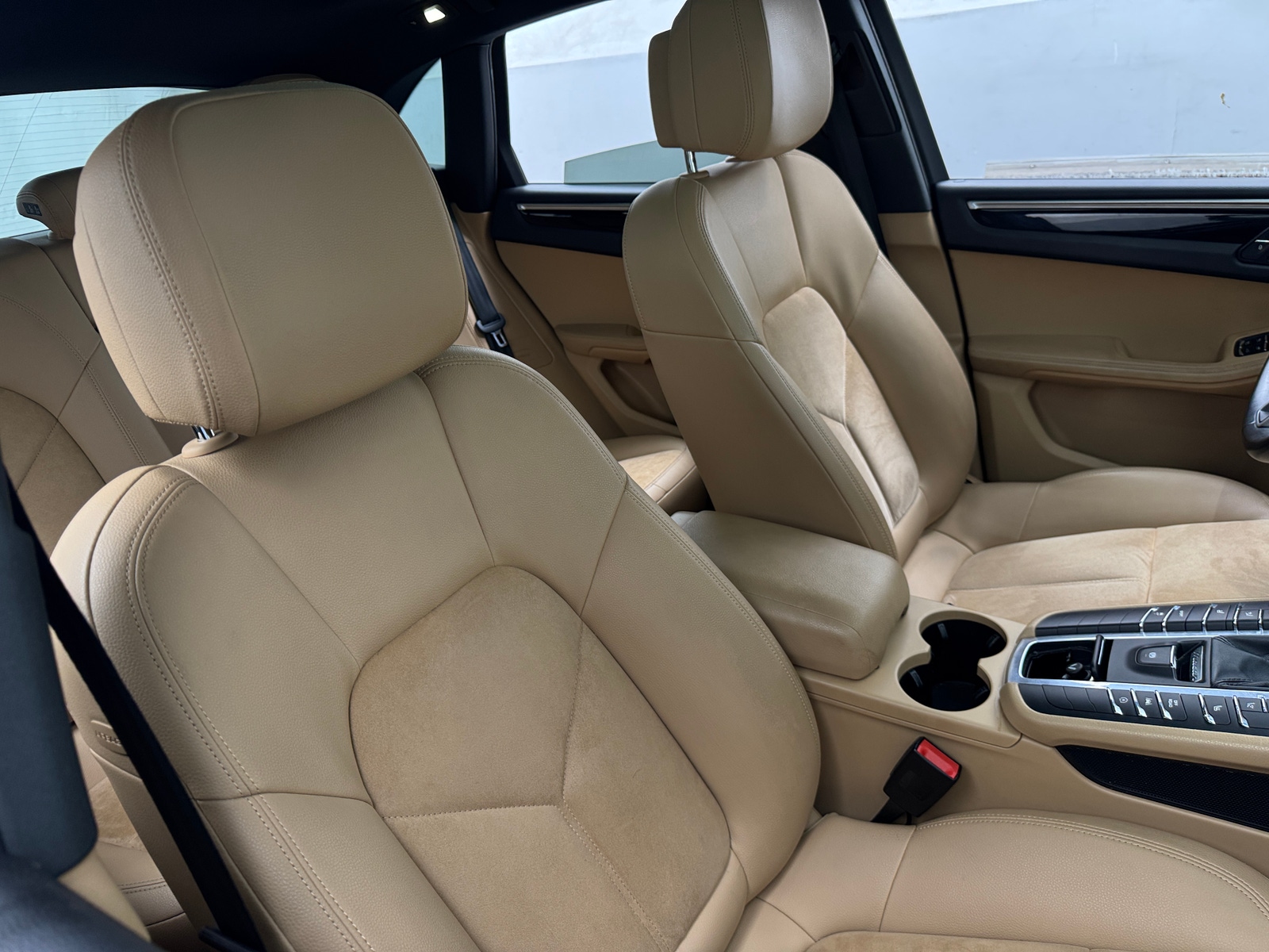 Thumbnail: 2017 Porsche Macan - 2