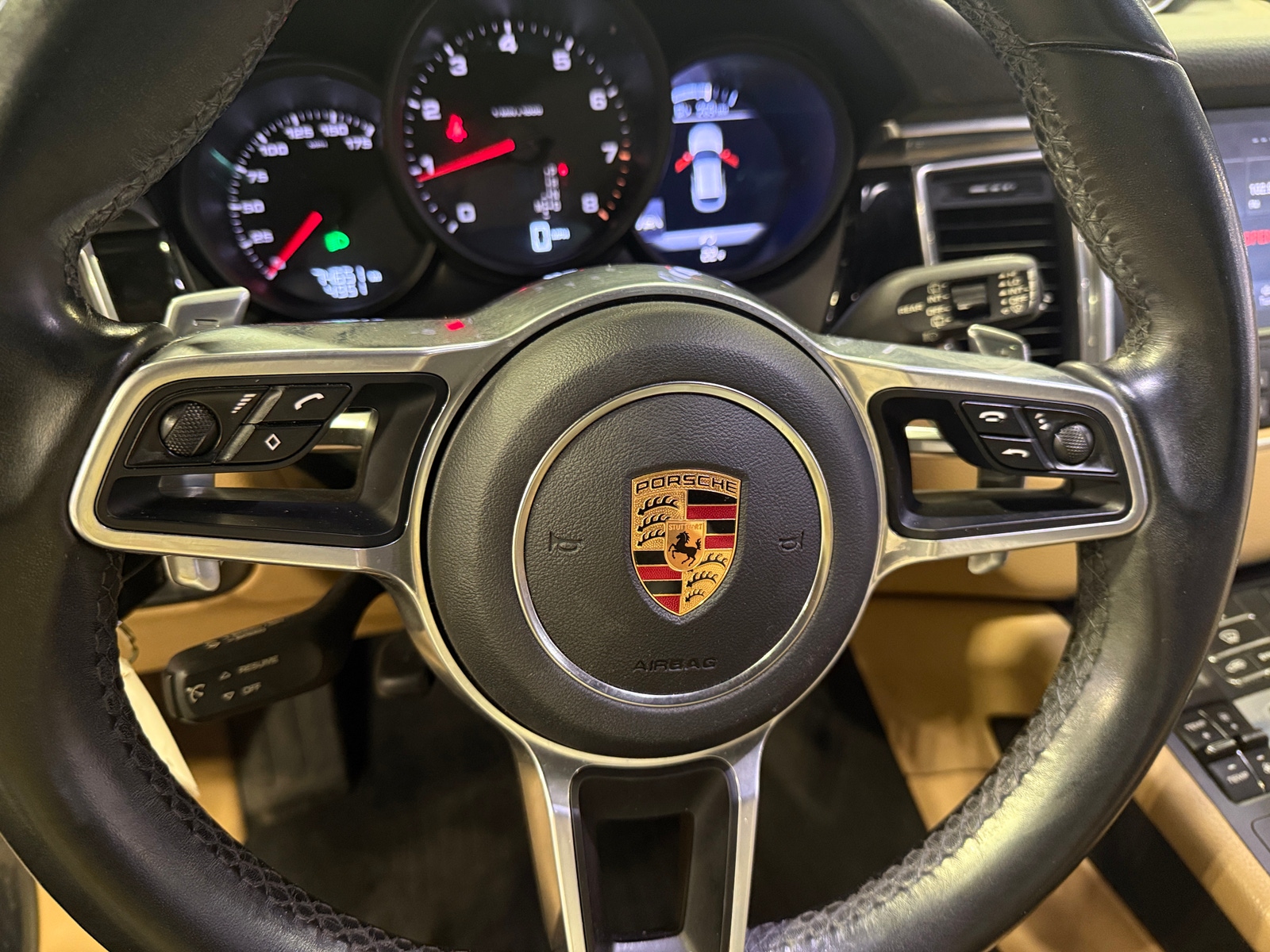 Thumbnail: 2017 Porsche Macan - 5