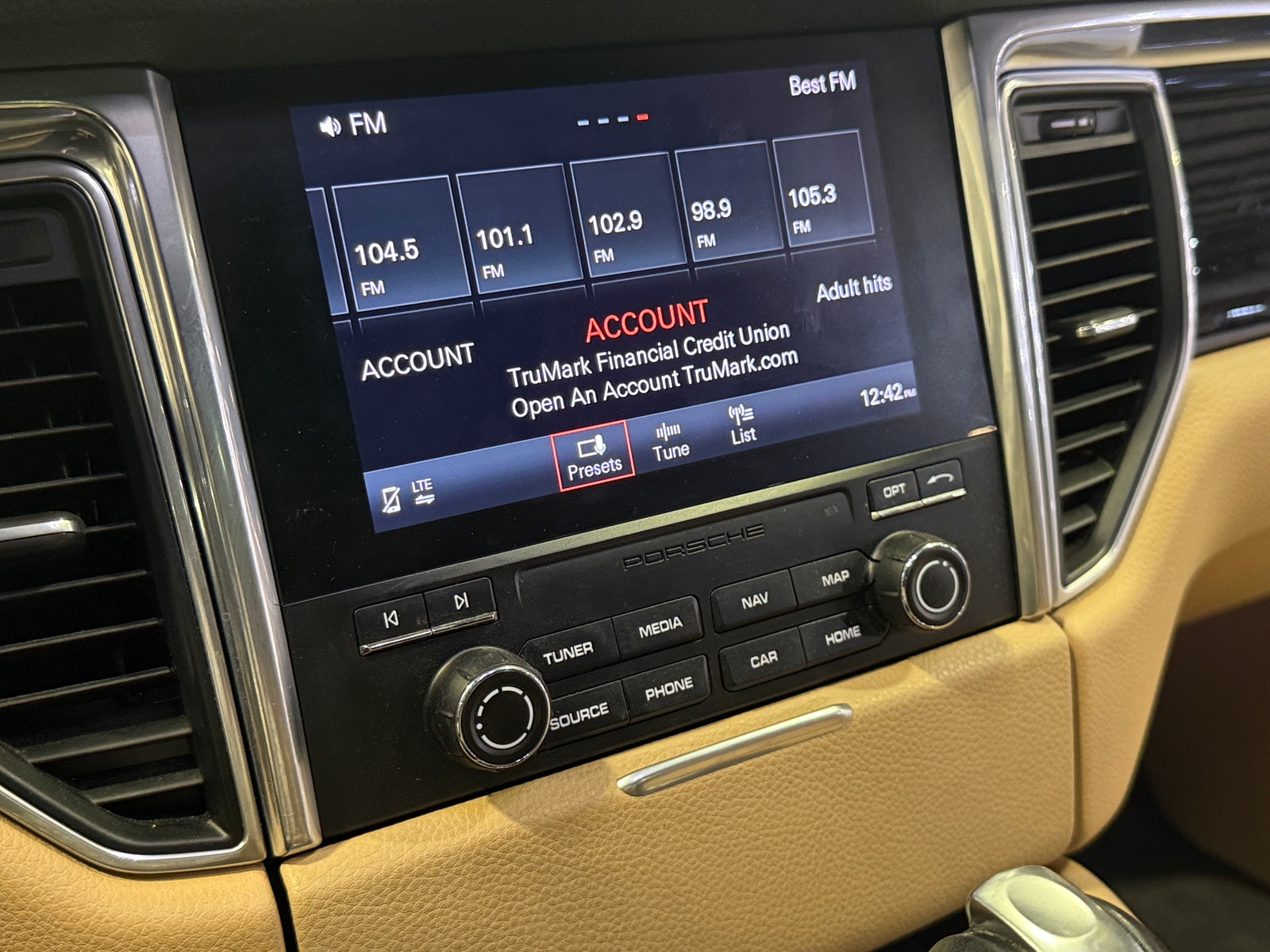 Thumbnail: 2017 Porsche Macan - 4