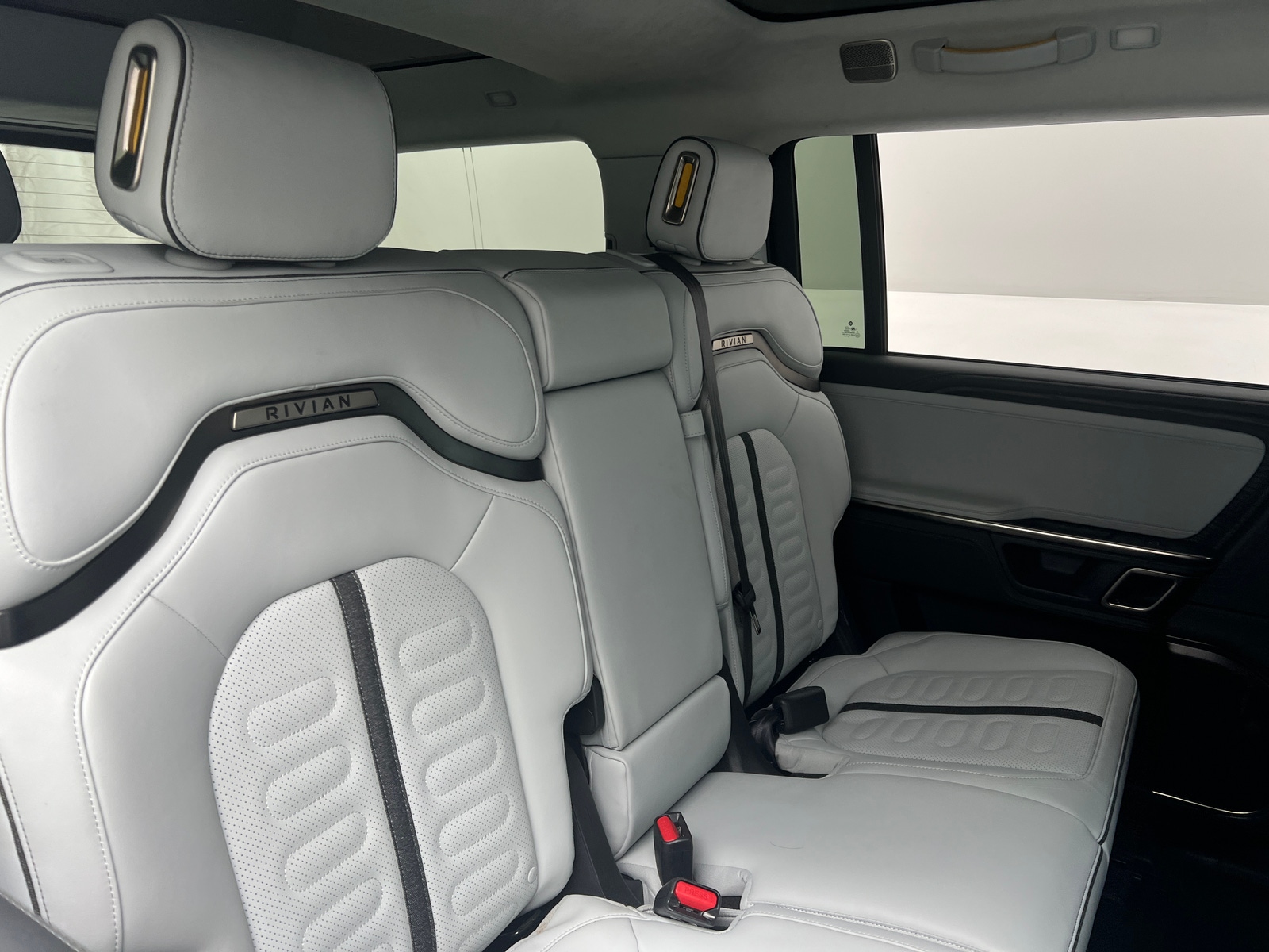 Thumbnail: 2024 Rivian R1S - 5