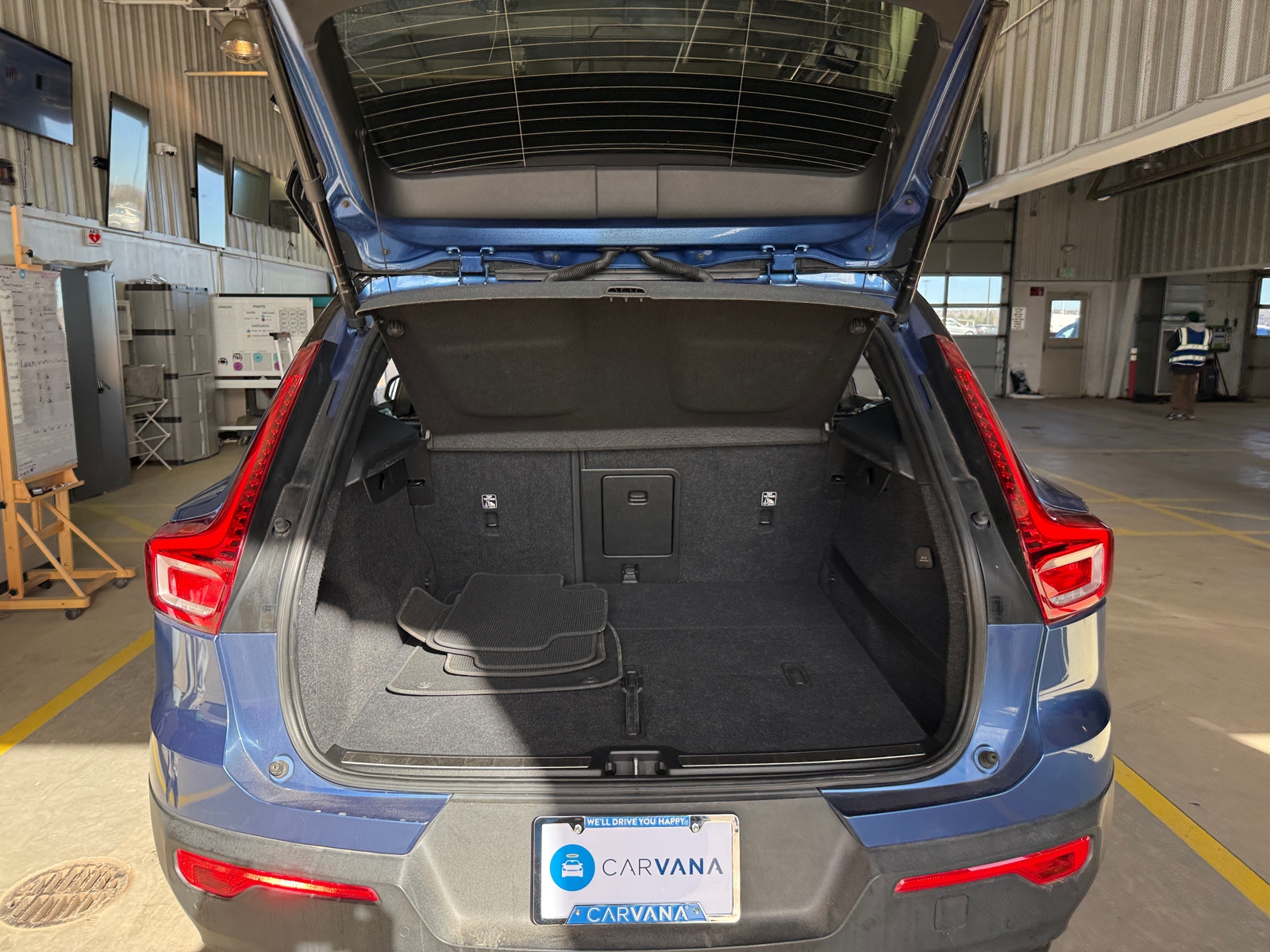 Thumbnail: 2021 Volvo XC40 - 6