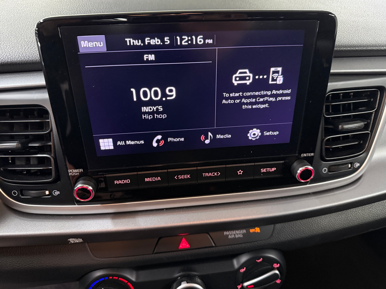 Thumbnail: 2023 Kia Rio - 4