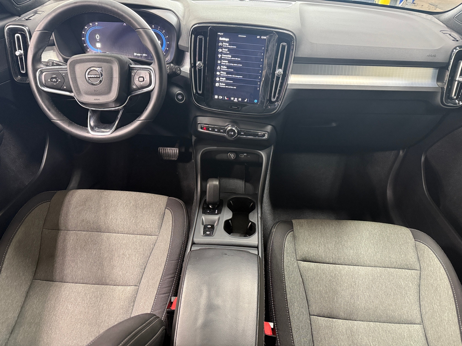 Thumbnail: 2024 Volvo XC40 - 3