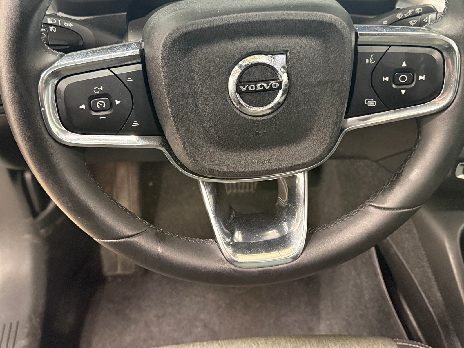 Thumbnail: 2024 Volvo XC40 - 5