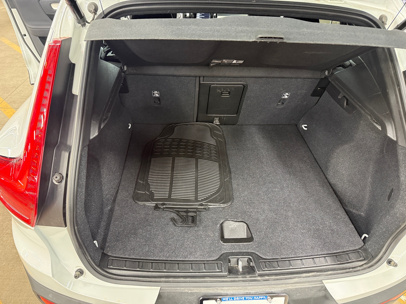 Thumbnail: 2024 Volvo XC40 - 7