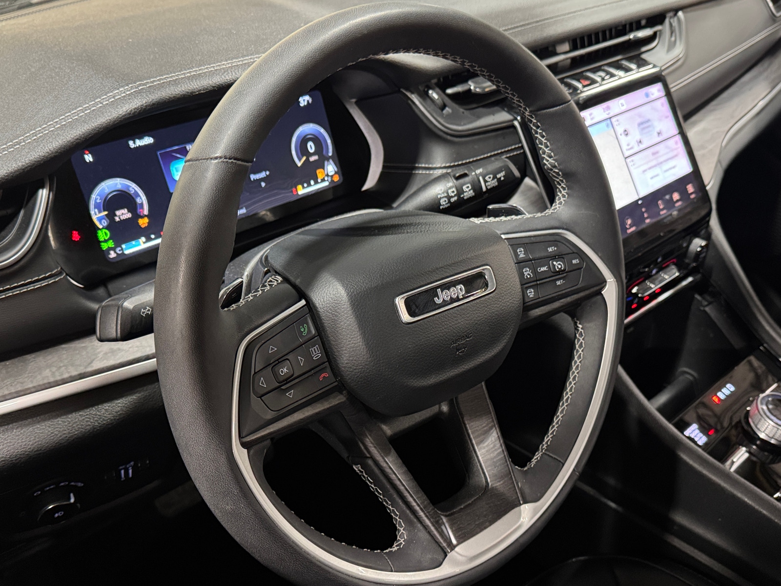 Thumbnail: 2023 Jeep Grand Cherokee - 4