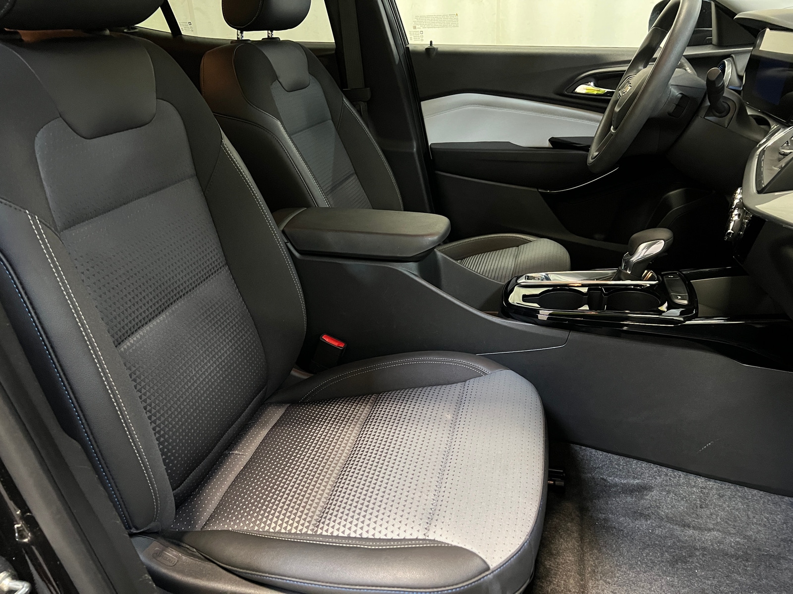 Thumbnail: 2025 Chevrolet Trax - 2