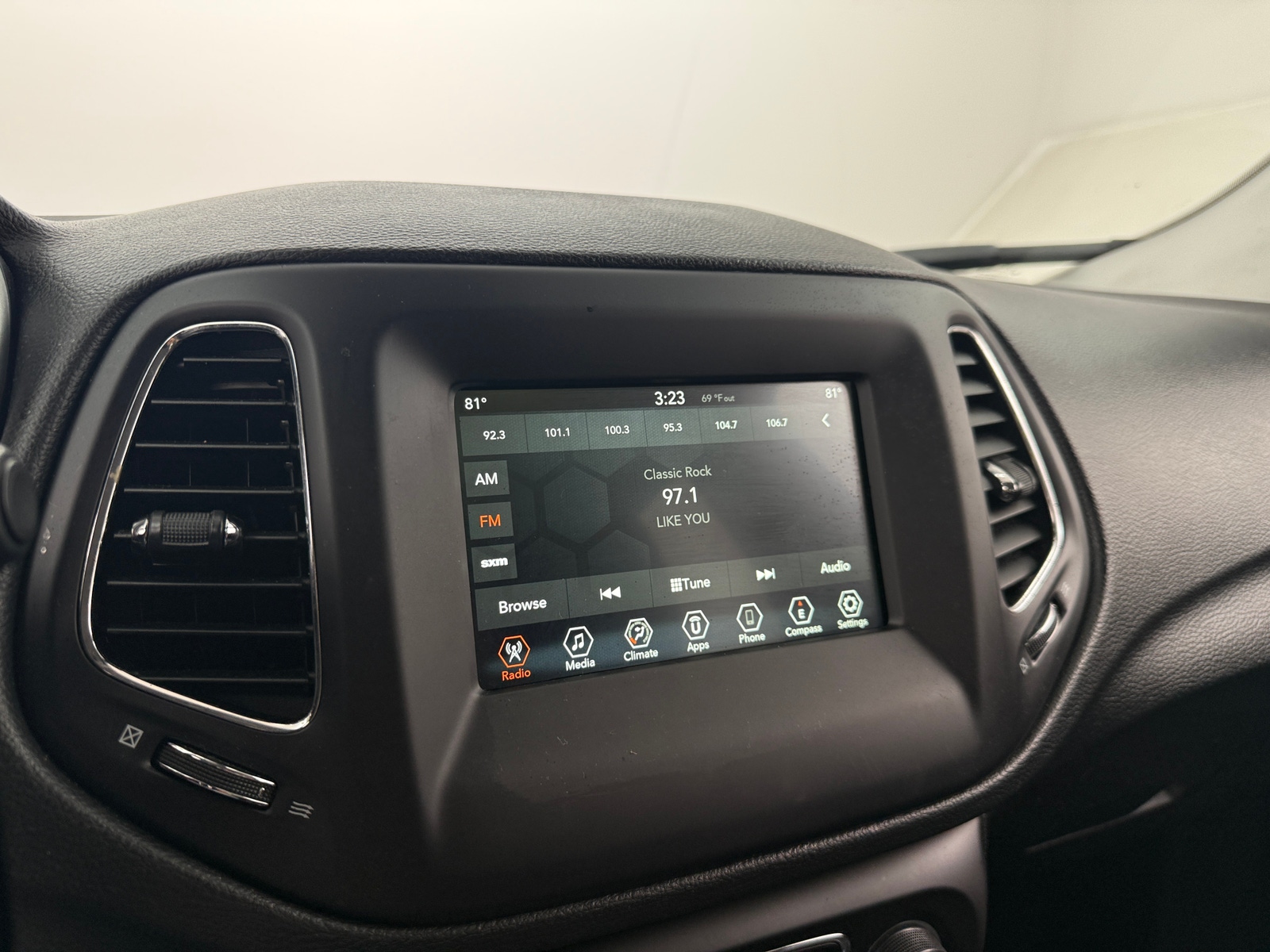 Thumbnail: 2019 Jeep Compass - 4