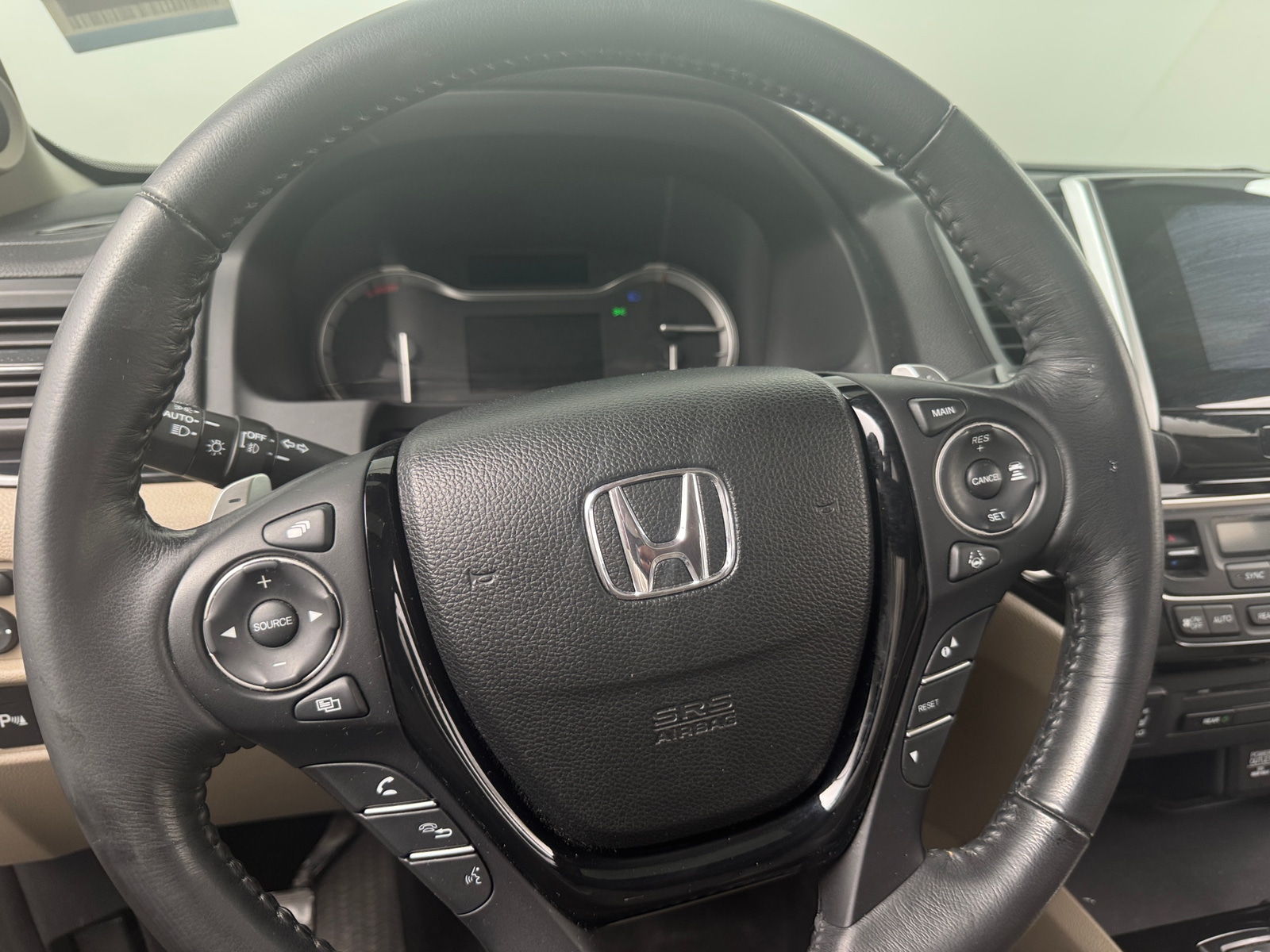 Thumbnail: 2017 Honda Pilot - 4