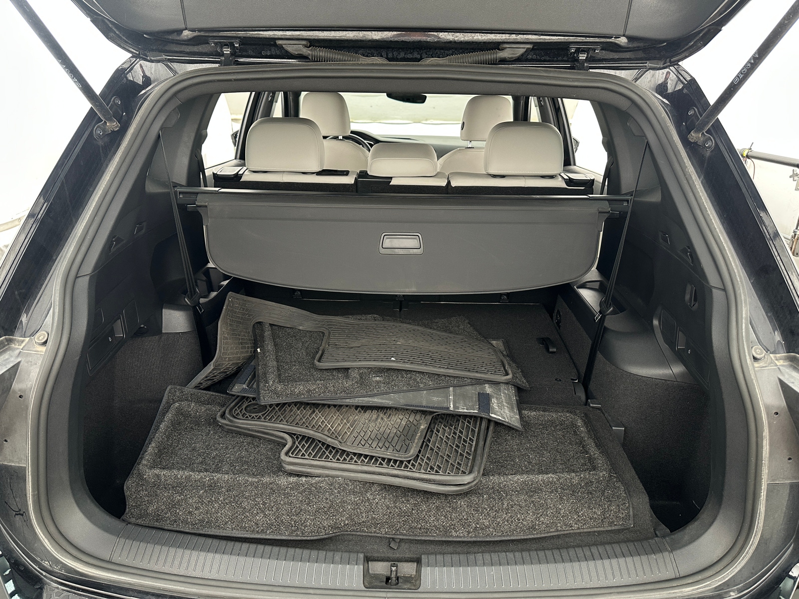 Thumbnail: 2023 Volkswagen Tiguan - 6