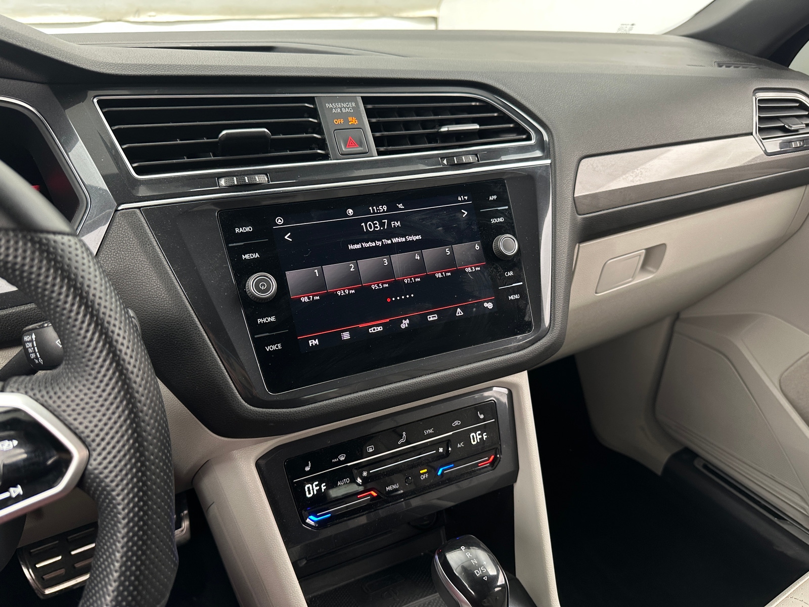 Thumbnail: 2023 Volkswagen Tiguan - 3