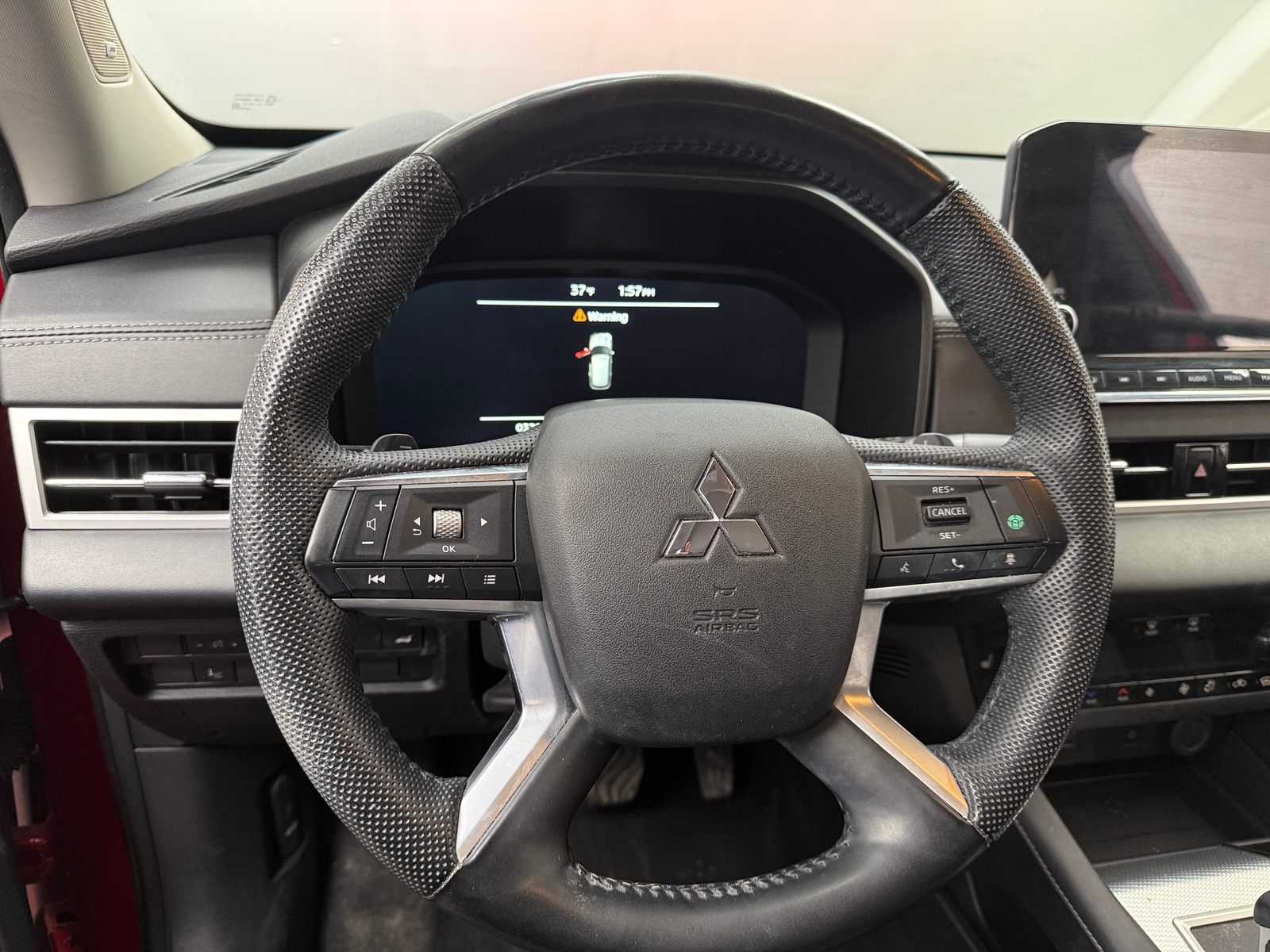 Thumbnail: 2023 Mitsubishi Outlander - 4