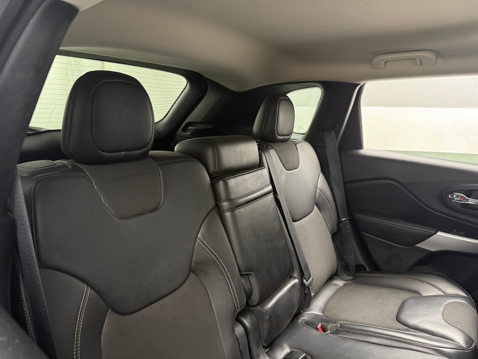 Thumbnail: 2018 Jeep Cherokee - 6