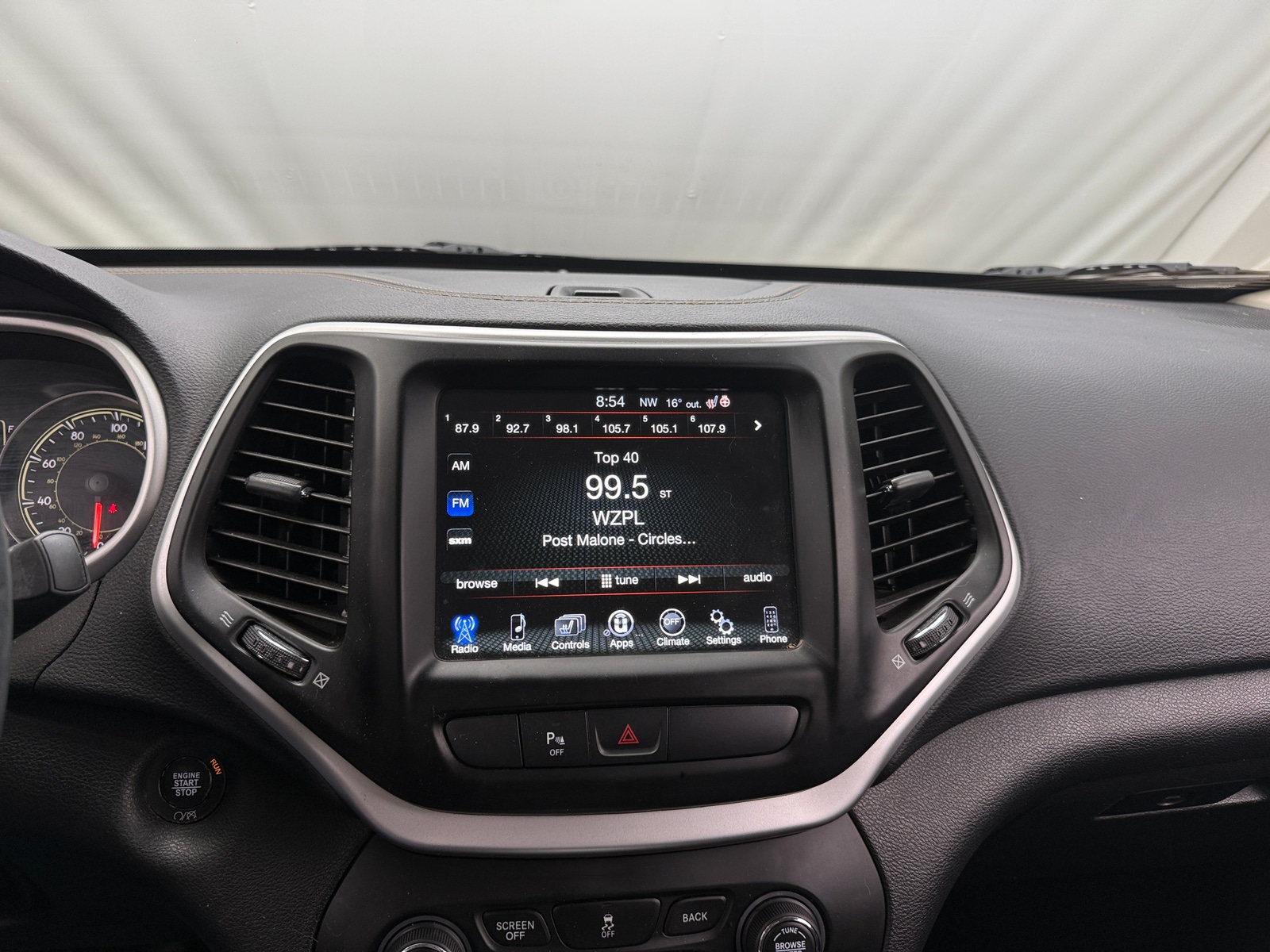 Thumbnail: 2018 Jeep Cherokee - 4