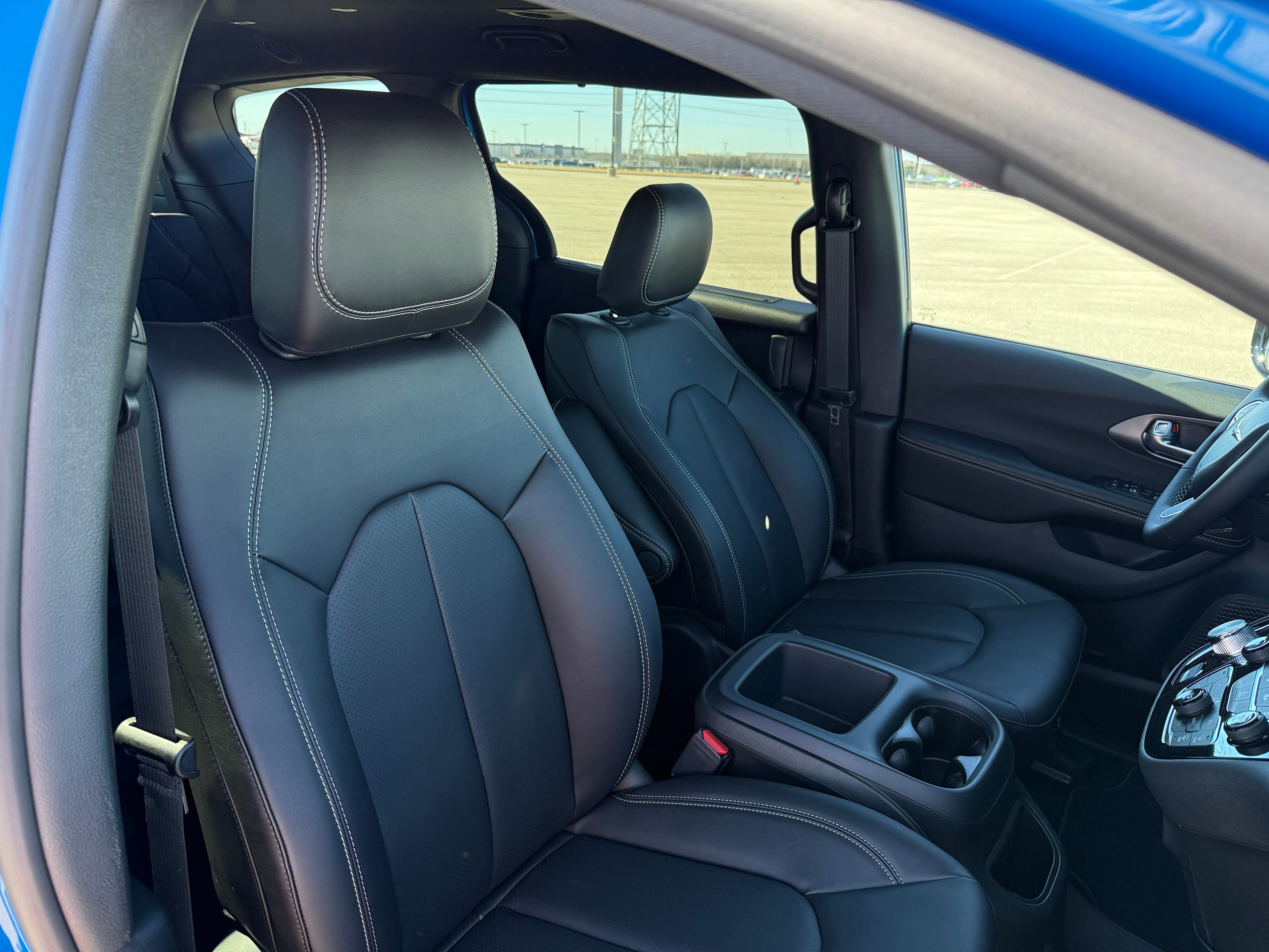 2026 Chrysler Pacifica Select AWD's photo